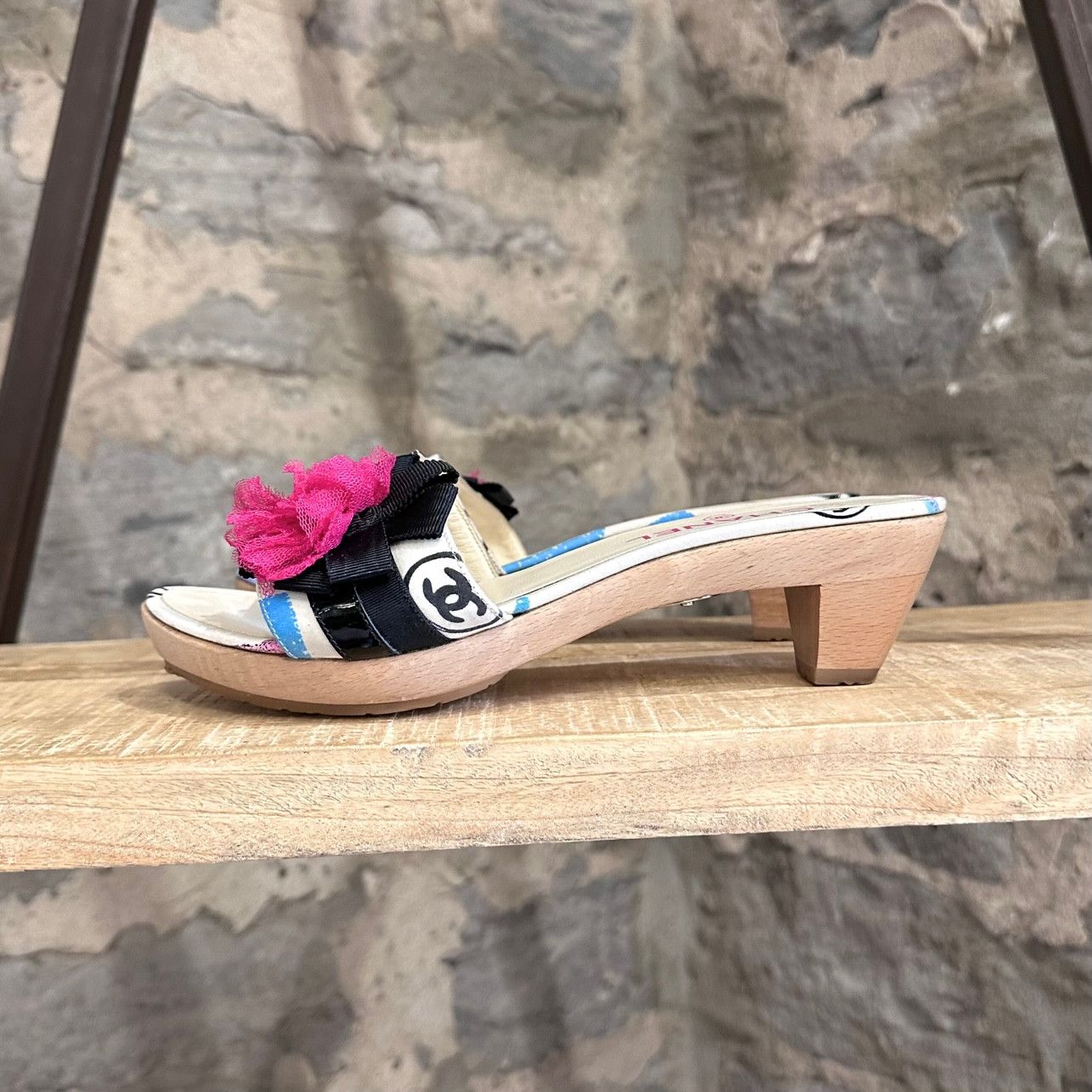 Chanel Chanel Vintage Graffiti Flower Accent Slip-on Wooden Sandals Size US 7 / IT 37 - 7 Thumbnail