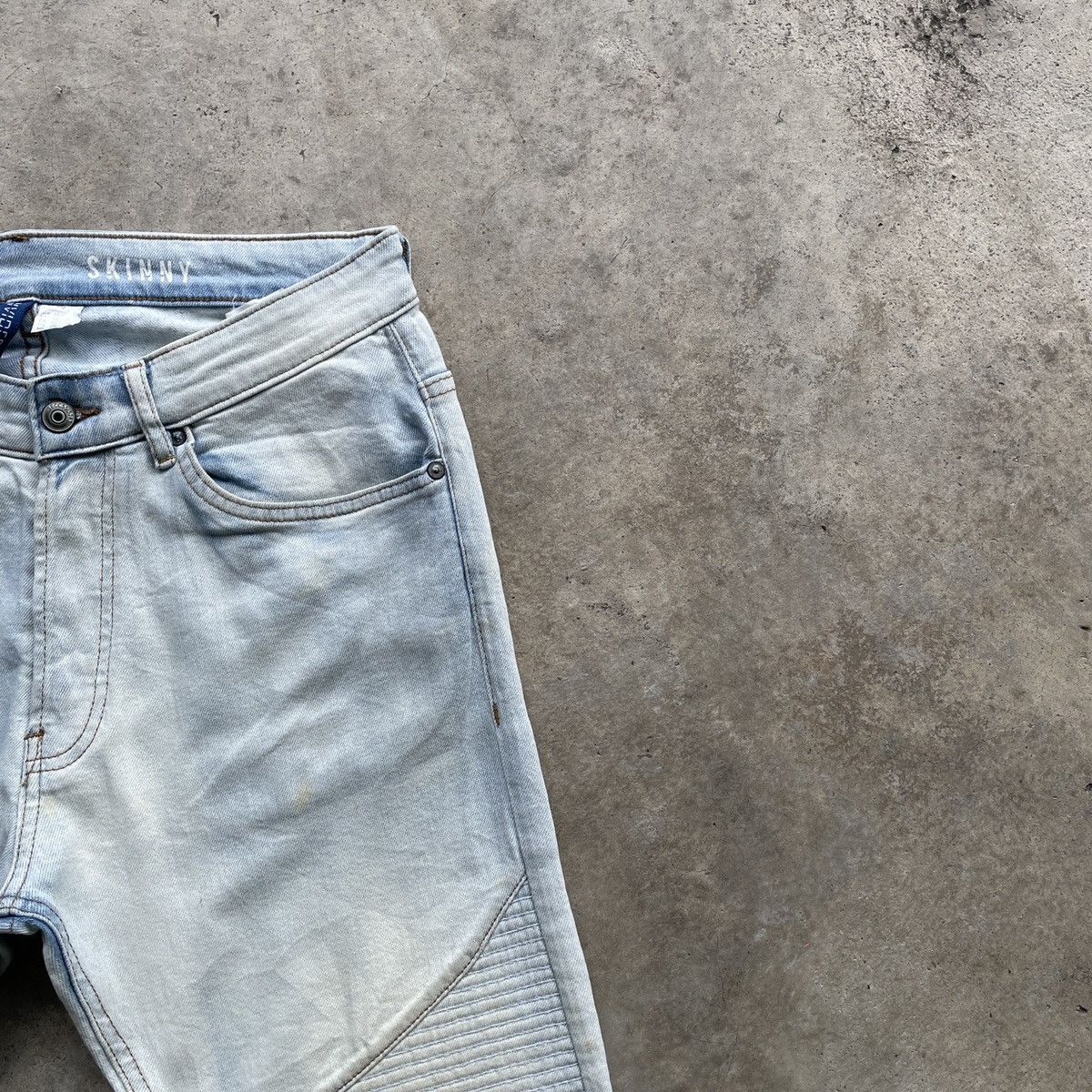 Japanese Brand Vintage Japanese Faded Light Wash Bikers Denim Jeans Pants Size US 30 / EU 46 - 6 Thumbnail