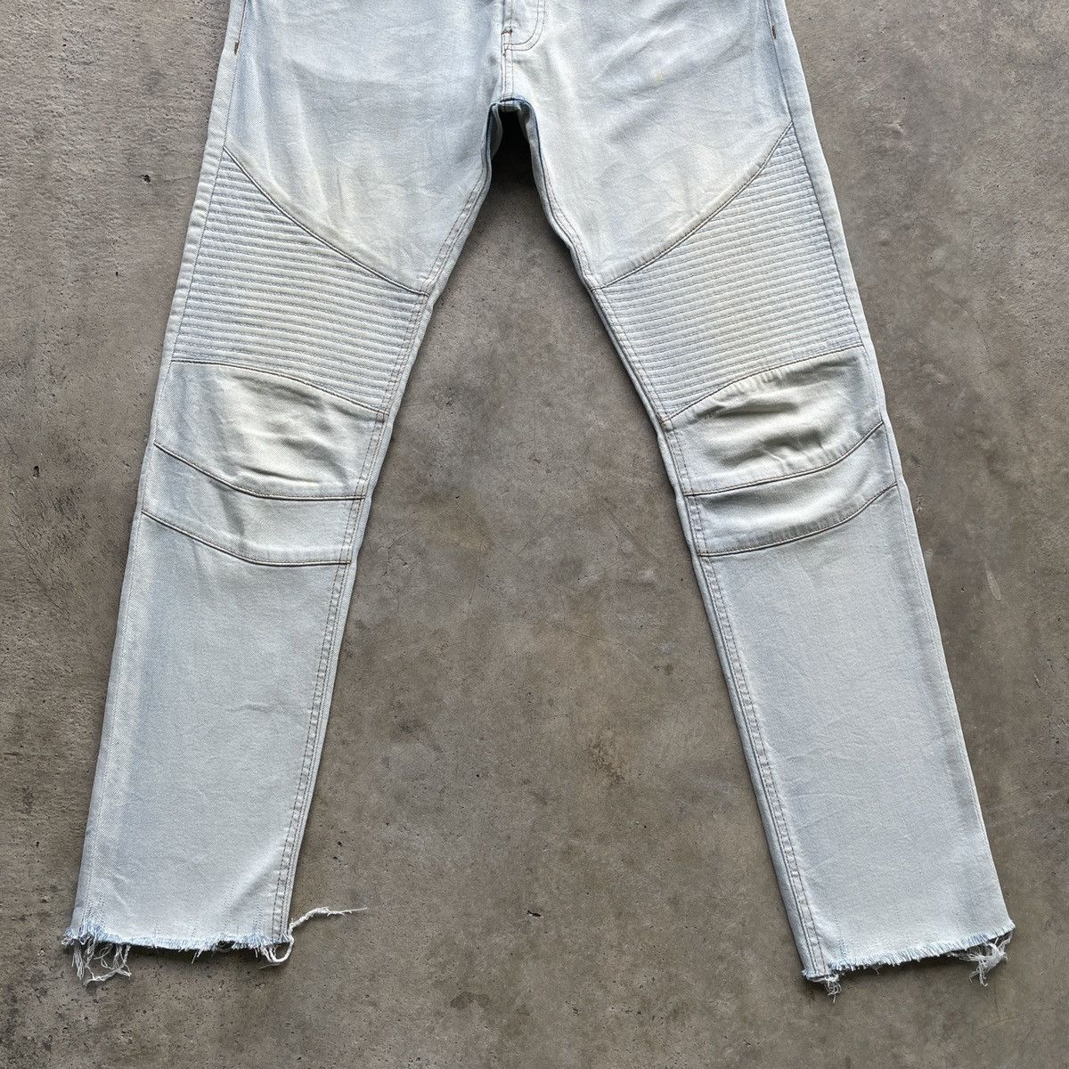 Japanese Brand Vintage Japanese Faded Light Wash Bikers Denim Jeans Pants Size US 30 / EU 46 - 4 Thumbnail