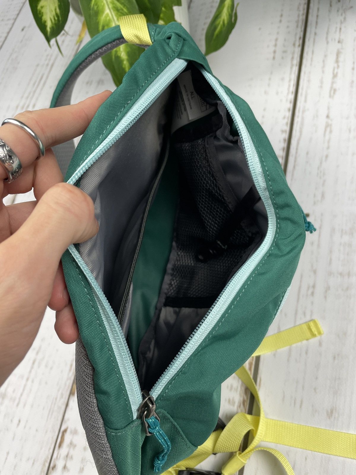 Patagonia Patagonia Sling Bag Atom 8L Backpack Size ONE SIZE - 6 Thumbnail