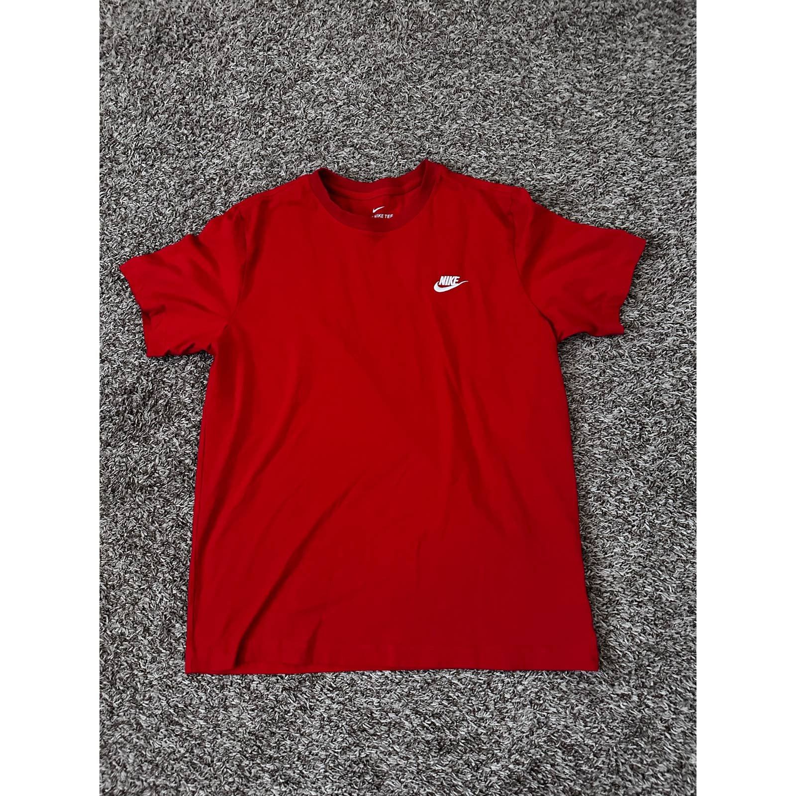 team red nike shirt