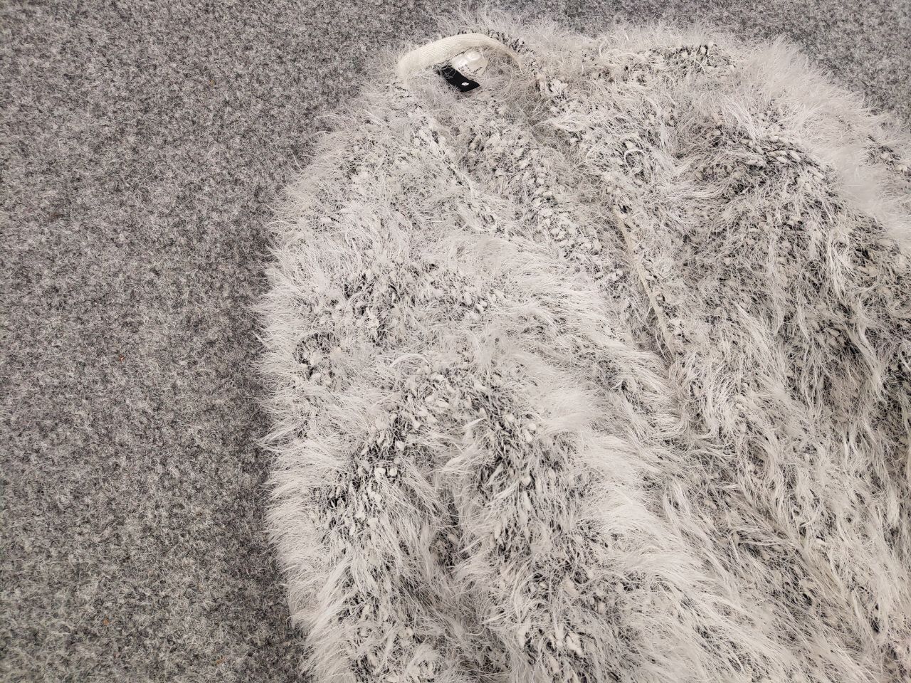 Japanese Brand Vintage Y2K Japanese White Mohair Teddy Cardigan Sweater Size S / US 4 / IT 40 - 7 Thumbnail