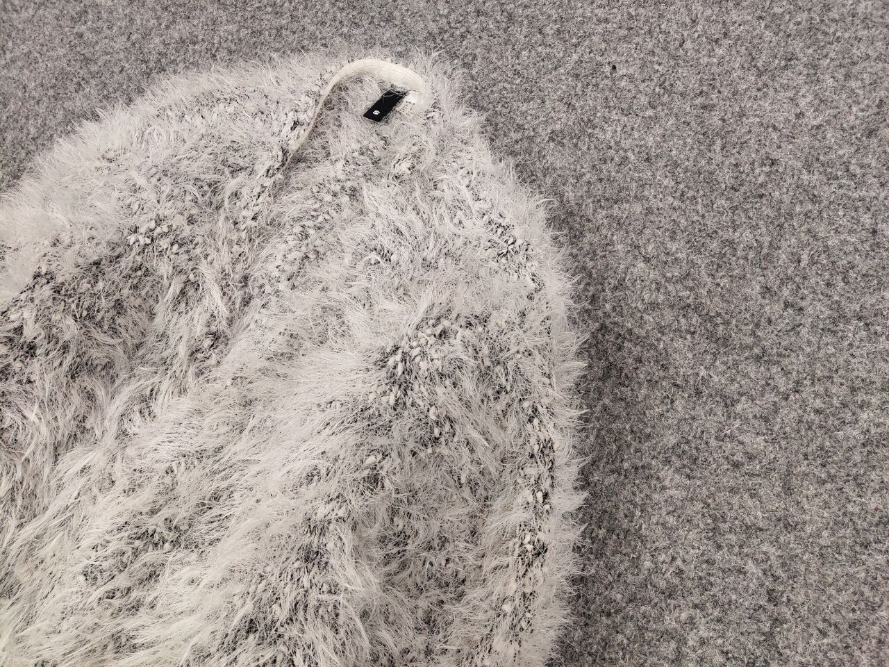 Japanese Brand Vintage Y2K Japanese White Mohair Teddy Cardigan Sweater Size S / US 4 / IT 40 - 4 Thumbnail