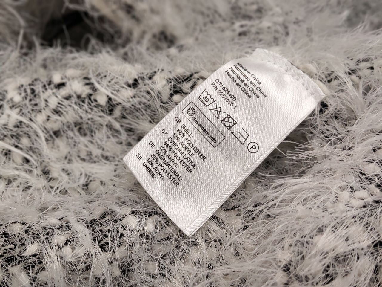 Japanese Brand Vintage Y2K Japanese White Mohair Teddy Cardigan Sweater Size S / US 4 / IT 40 - 19 Thumbnail