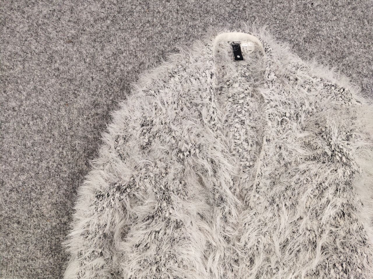 Japanese Brand Vintage Y2K Japanese White Mohair Teddy Cardigan Sweater Size S / US 4 / IT 40 - 11 Thumbnail