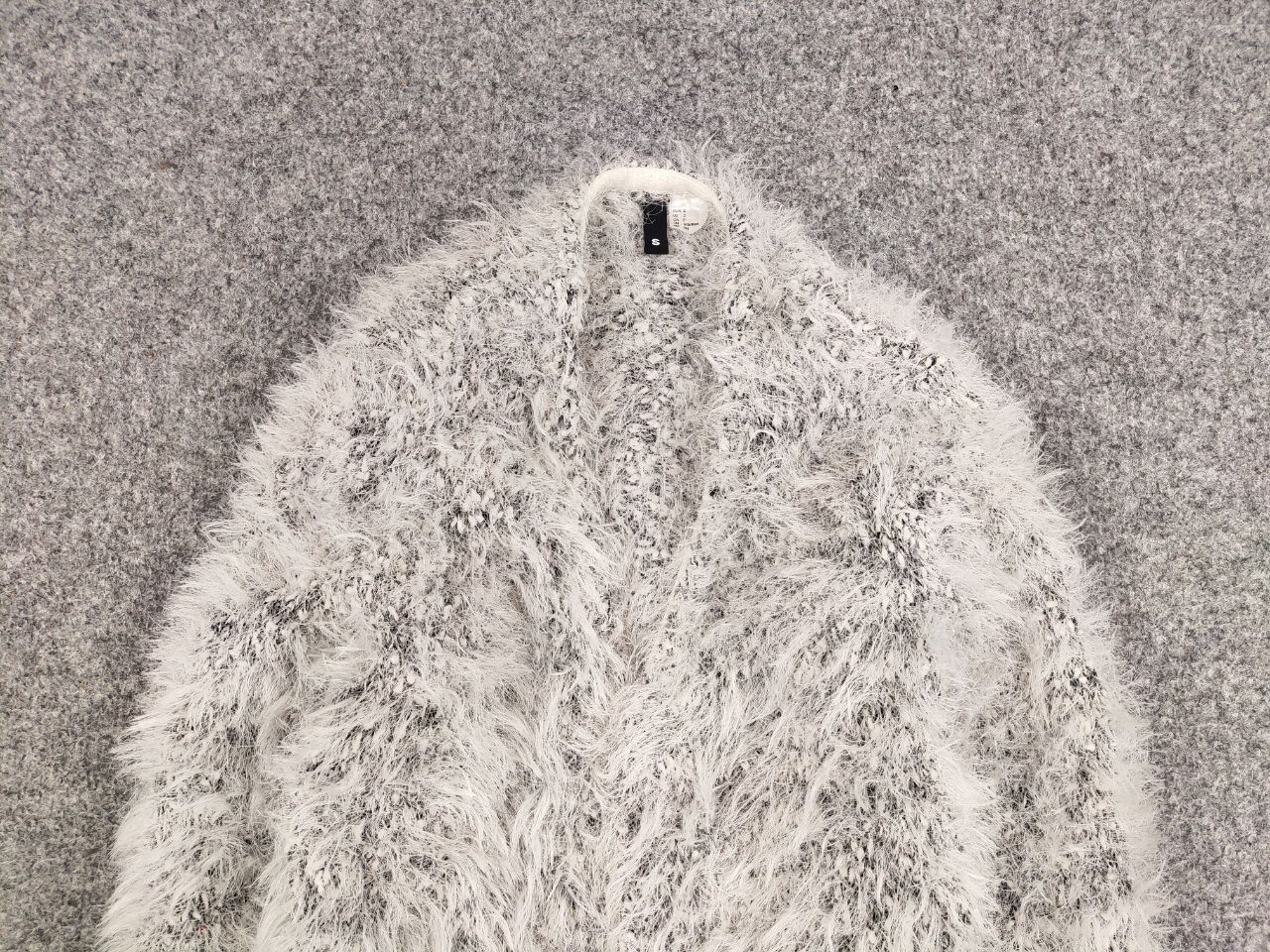 Japanese Brand Vintage Y2K Japanese White Mohair Teddy Cardigan Sweater Size S / US 4 / IT 40 - 8 Thumbnail