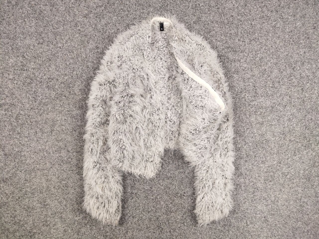 Japanese Brand Vintage Y2K Japanese White Mohair Teddy Cardigan Sweater Size S / US 4 / IT 40 - 14 Thumbnail