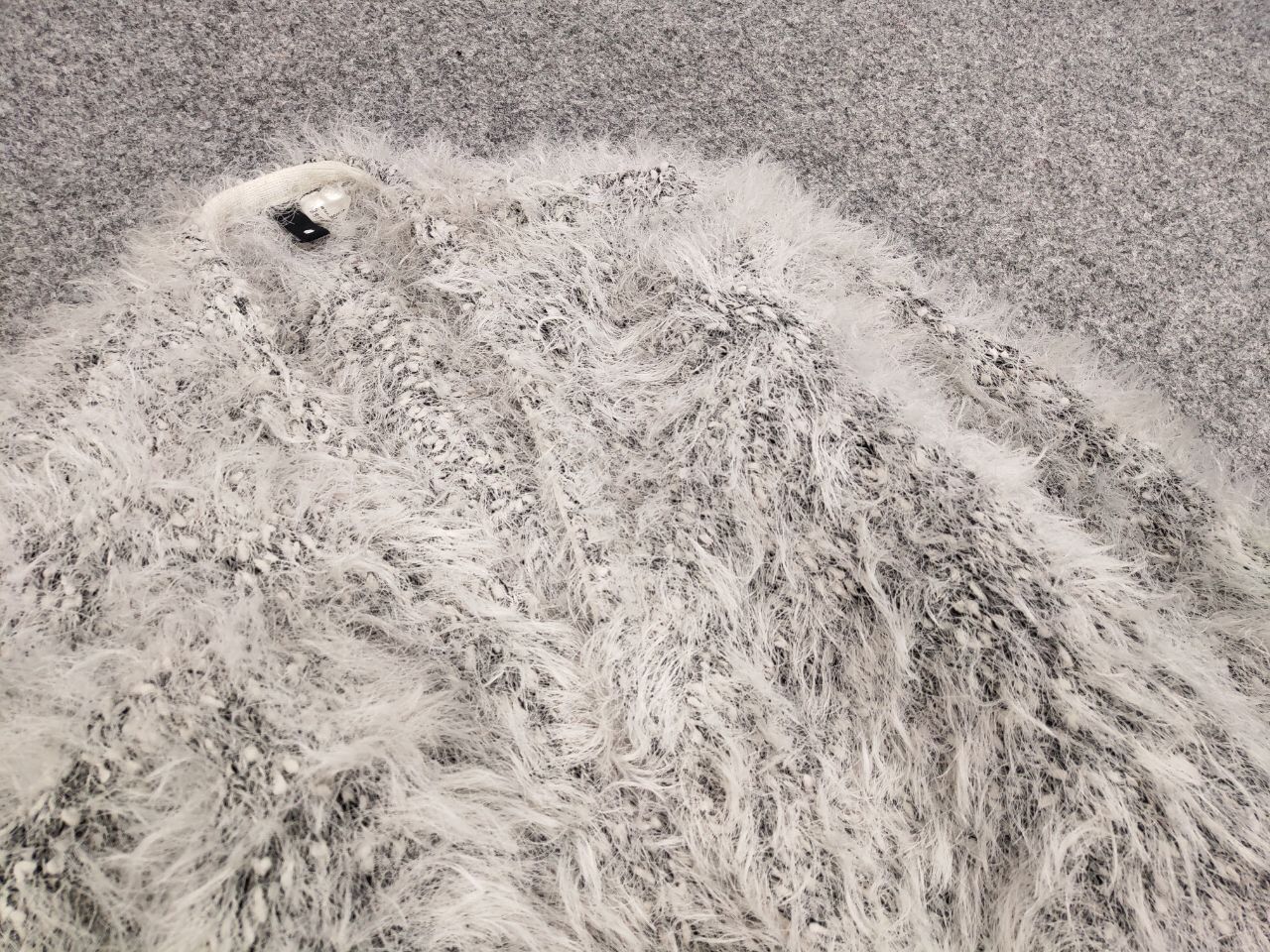 Japanese Brand Vintage Y2K Japanese White Mohair Teddy Cardigan Sweater Size S / US 4 / IT 40 - 12 Thumbnail