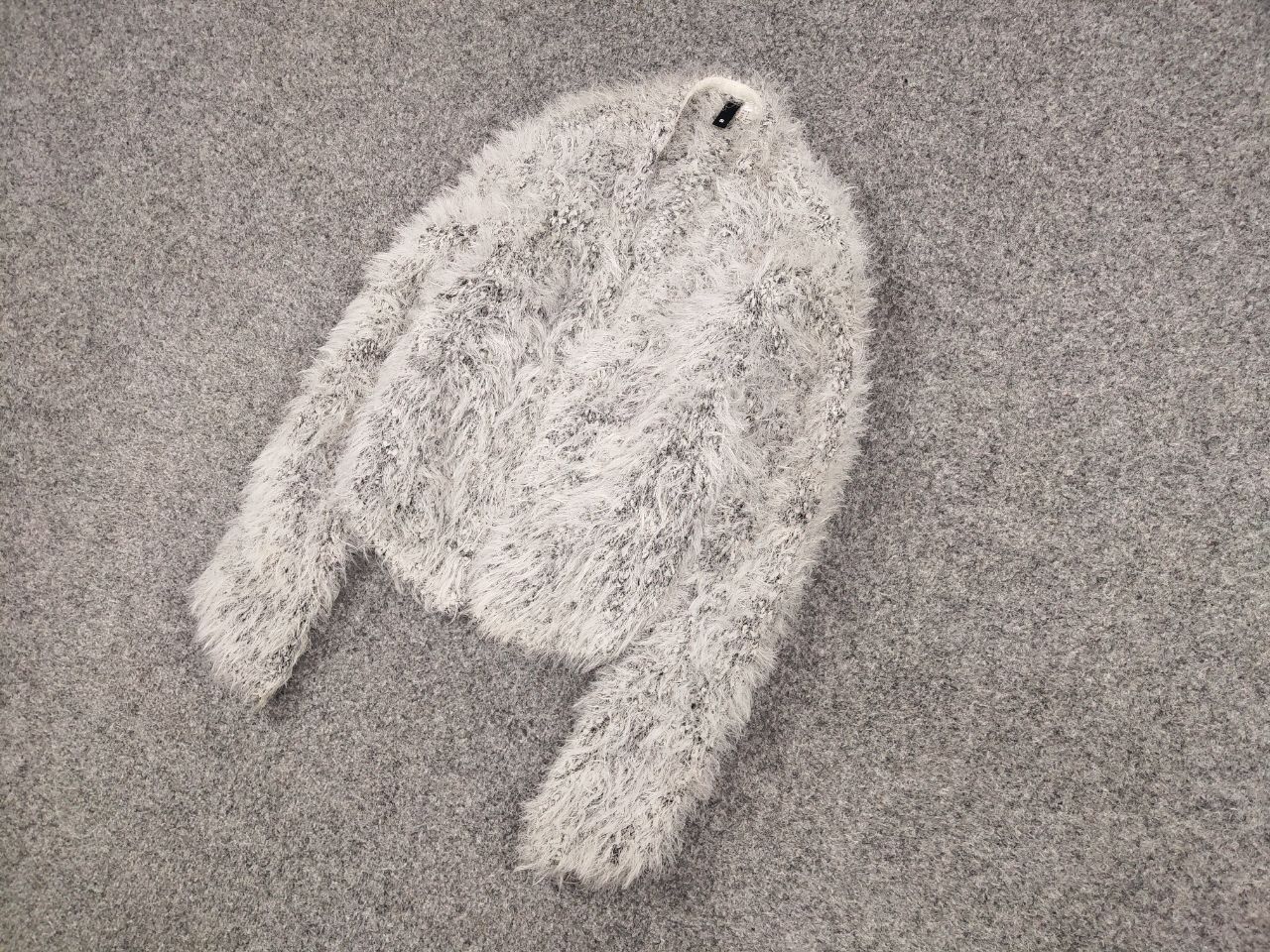 Japanese Brand Vintage Y2K Japanese White Mohair Teddy Cardigan Sweater Size S / US 4 / IT 40 - 3 Thumbnail