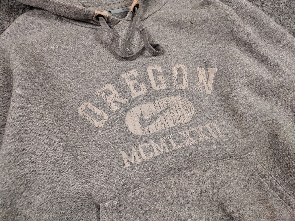 Nike Vintage 90s Nike USA Beaverton Oregon Gray Hoodie Size US S / EU 44-46 / 1 - 10 Thumbnail