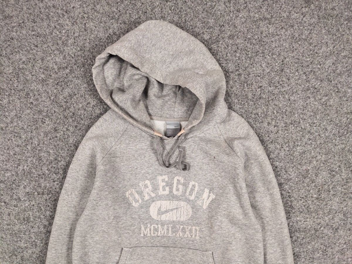 Nike Vintage 90s Nike USA Beaverton Oregon Gray Hoodie Size US S / EU 44-46 / 1 - 8 Thumbnail