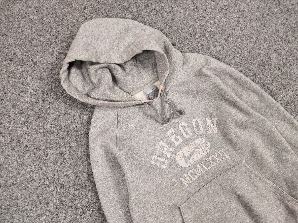 Nike Vintage 90s Nike USA Beaverton Oregon Gray Hoodie Size US S / EU 44-46 / 1 - 7 Thumbnail