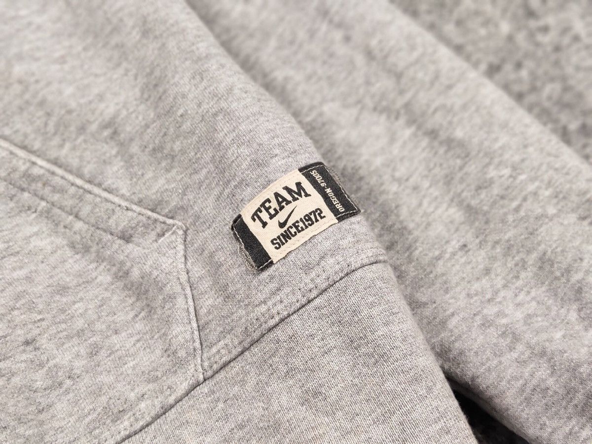 Nike Vintage 90s Nike USA Beaverton Oregon Gray Hoodie Size US S / EU 44-46 / 1 - 11 Thumbnail