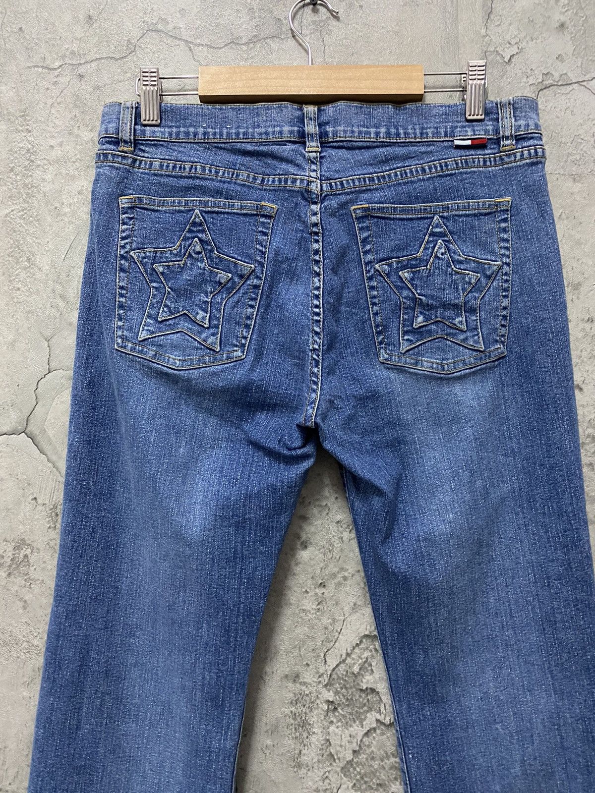 Tommy Hilfiger × Vintage Vintage Tommy Hilfiger Star Patch Flared Denim Pants Size US 30 / EU 46 - 3 Thumbnail