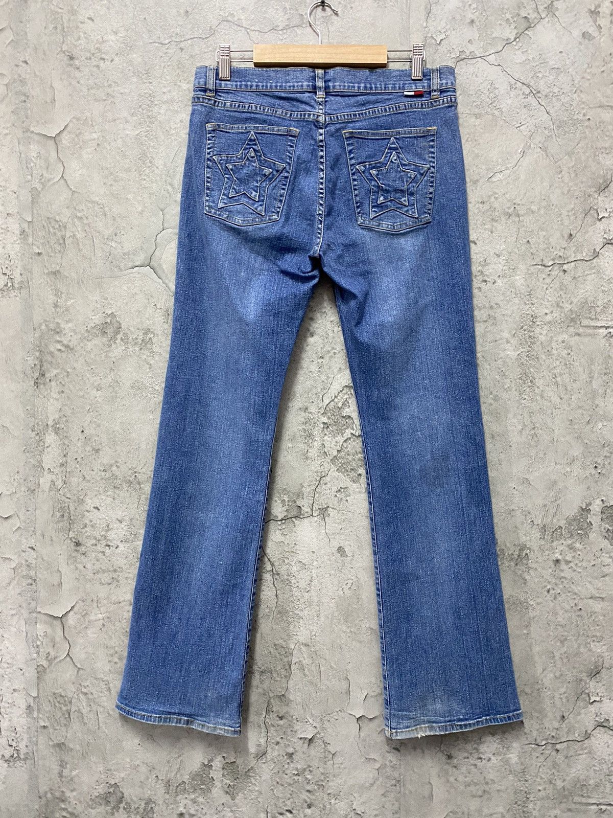 Tommy Hilfiger × Vintage Vintage Tommy Hilfiger Star Patch Flared Denim Pants Size US 30 / EU 46 - 1 Thumbnail