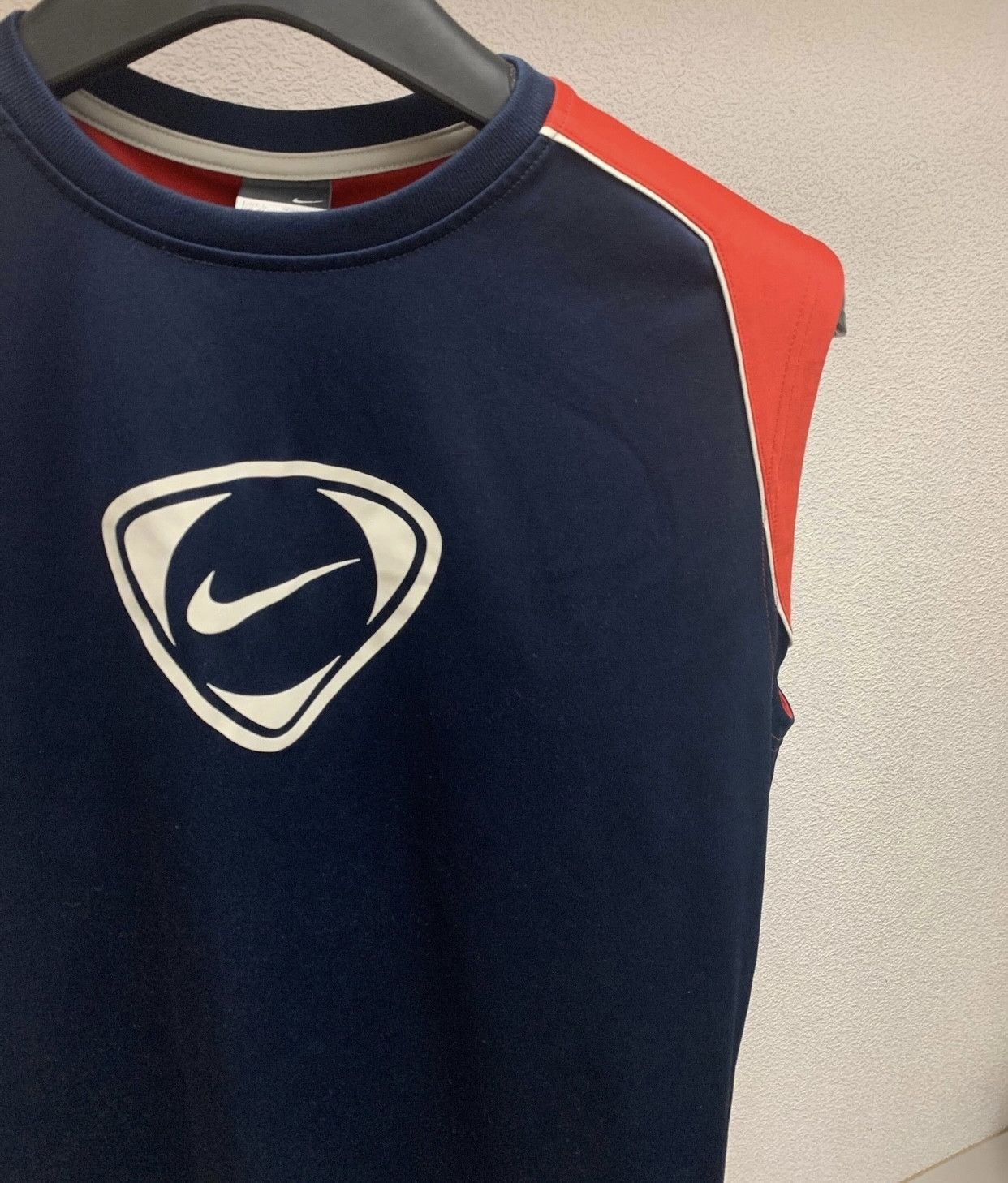Nike Nike vintage sleeveless big logo L Size US L / EU 52-54 / 3 - 3 Thumbnail