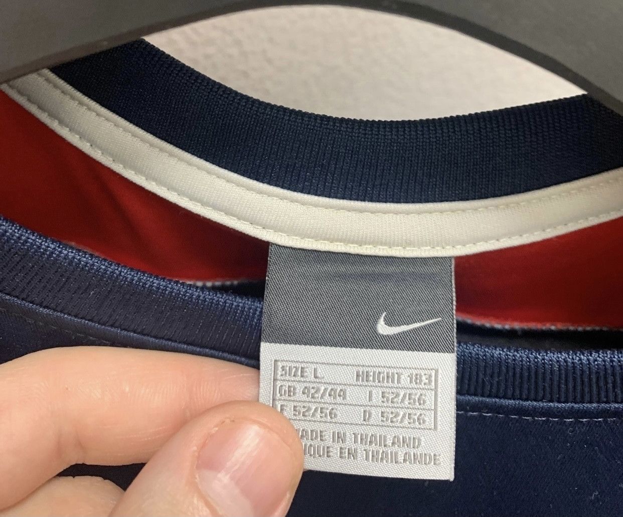 Nike Nike vintage sleeveless big logo L Size US L / EU 52-54 / 3 - 2 Thumbnail