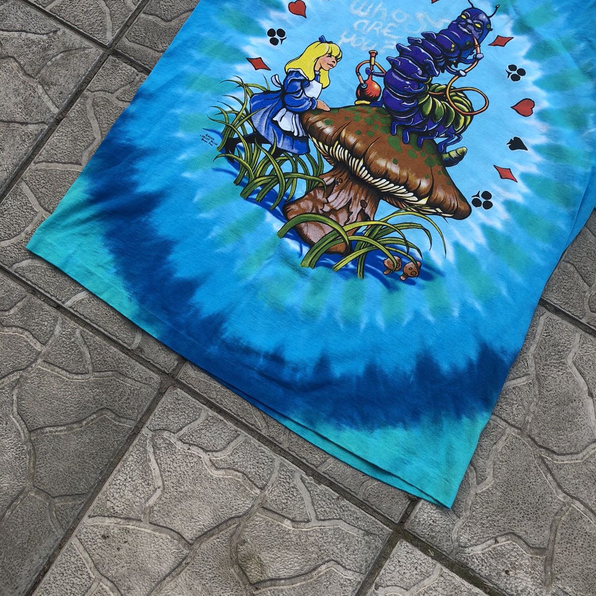 Liquid Blue Vintage Liquid Blue Brian Fox Alice In Wonderland tshirt Size US L / EU 52-54 / 3 - 4 Thumbnail