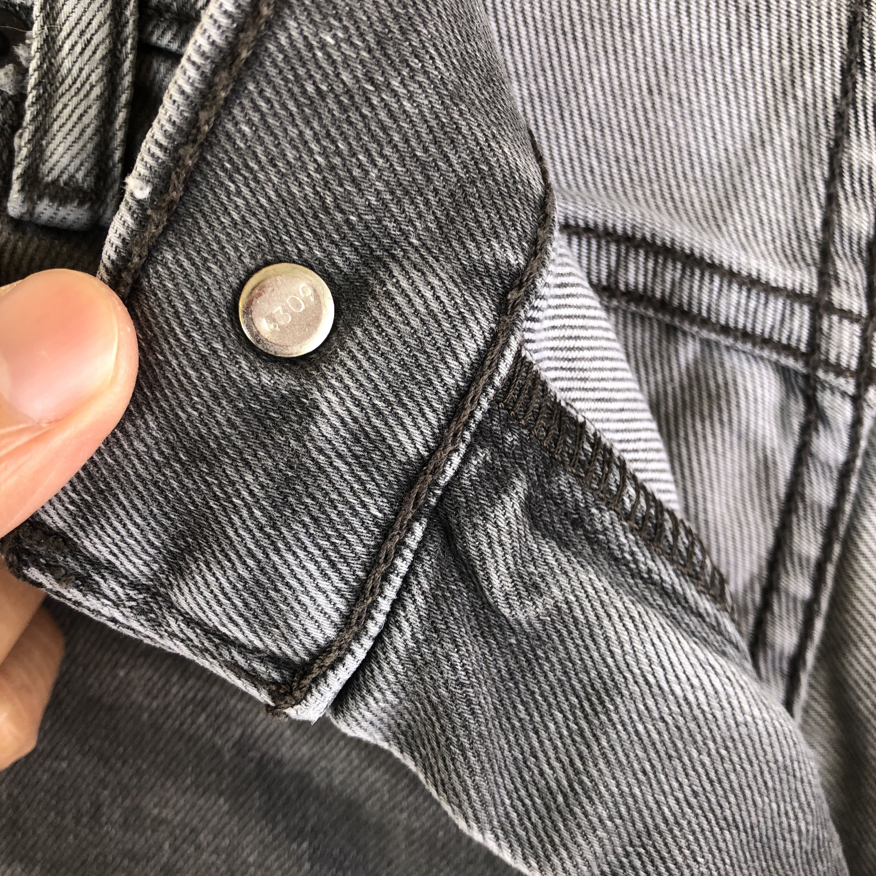 Jean Vintage Levis Sun Faded Black Baggy Jeans Levi's 569 Denim Size US 36 / EU 52 - 9 Thumbnail