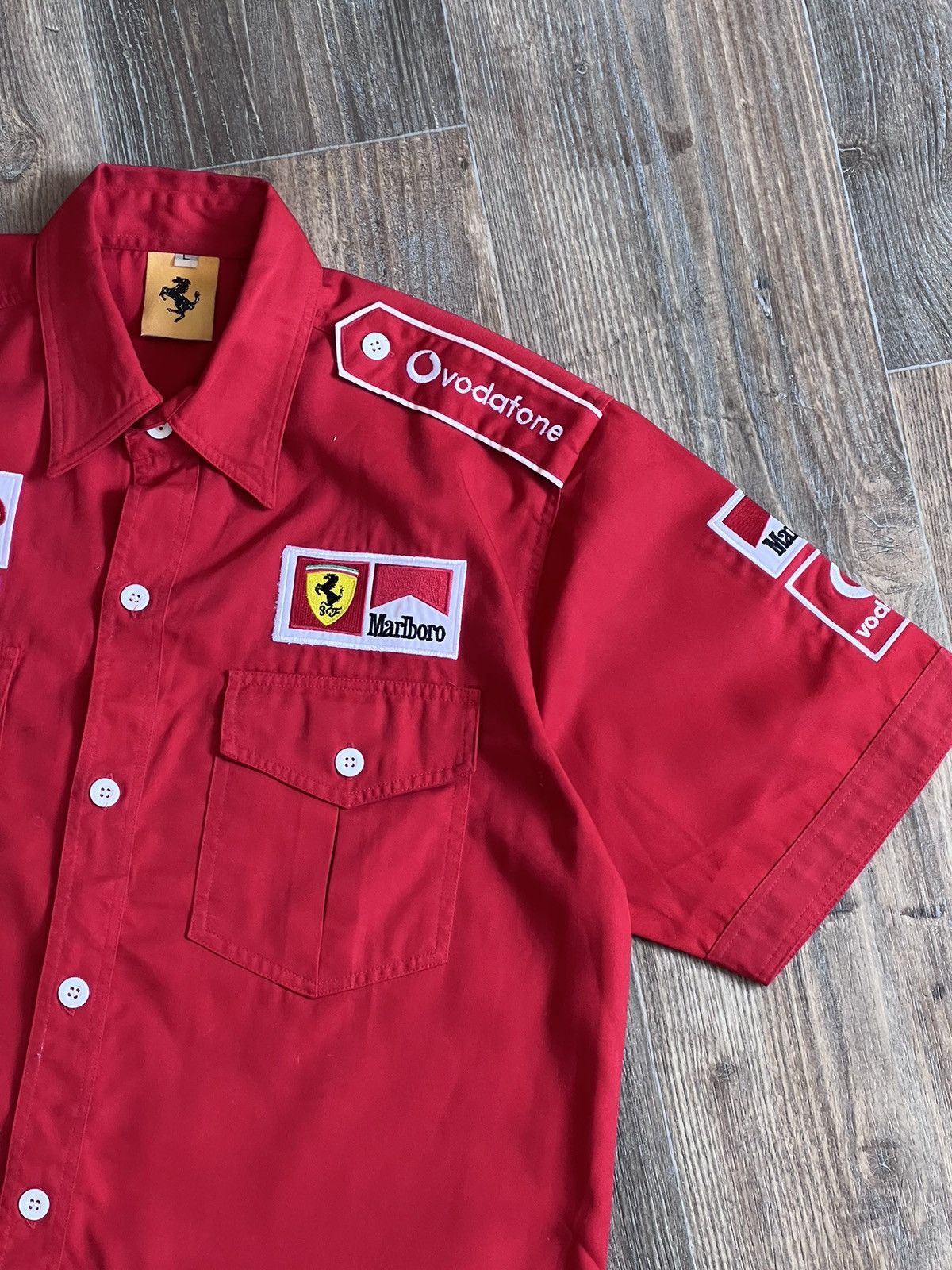 Ferrari × Marlboro × Vintage Vintage Ferrari Marlboro red racing patches buttons shirt Size US L / EU 52-54 / 3 - 3 Thumbnail