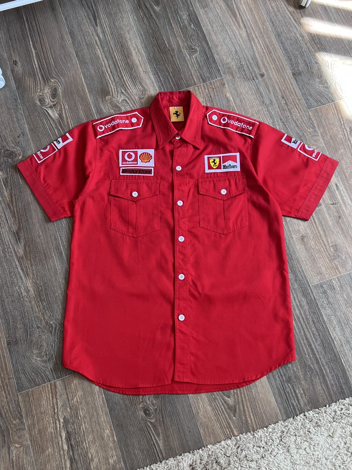 Ferrari × Marlboro × Vintage Vintage Ferrari Marlboro red racing patches buttons shirt Size US L / EU 52-54 / 3 - 1 Thumbnail