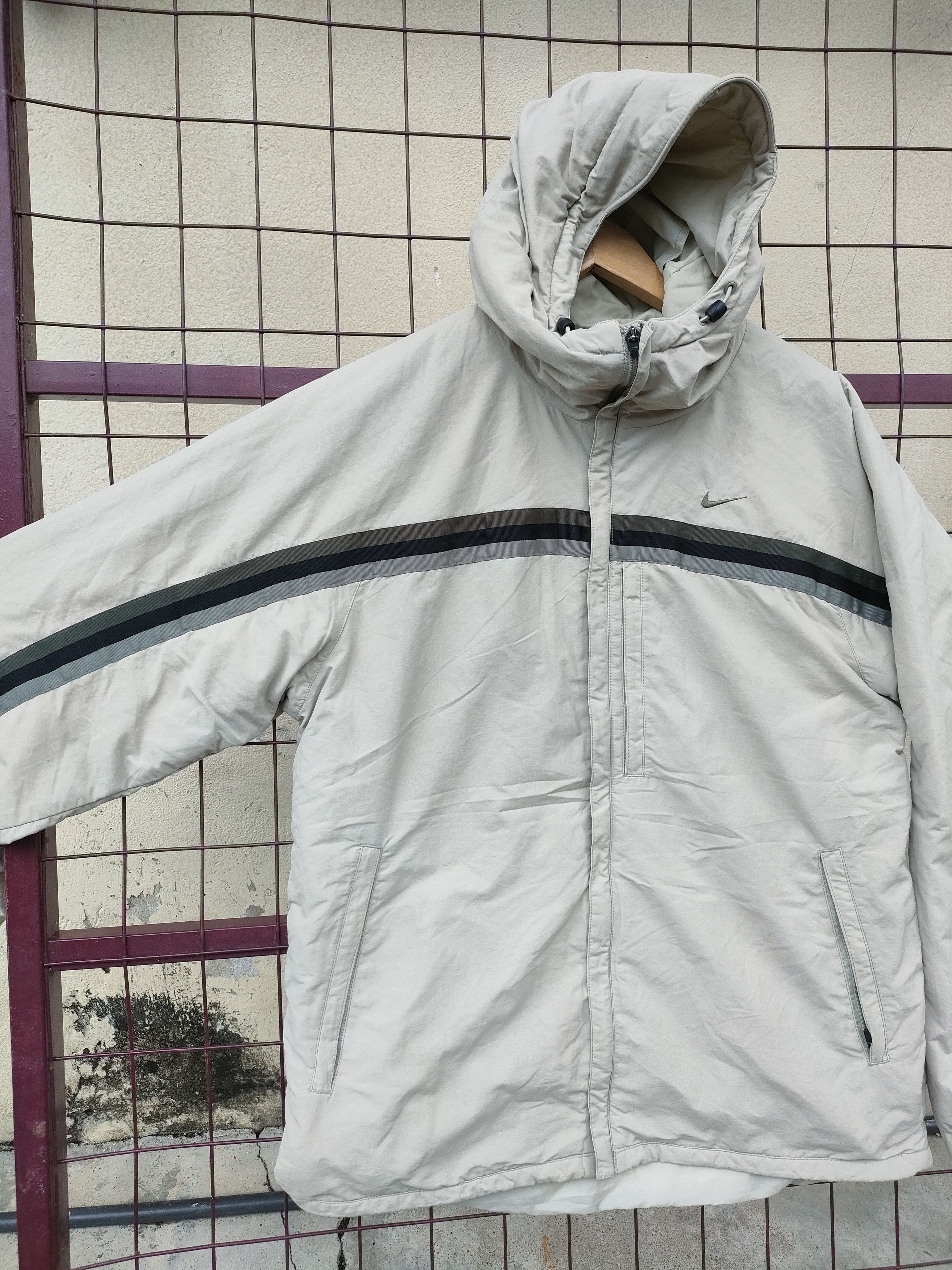 Nike Vintage Nike Puffer Jacket Size US L / EU 52-54 / 3 - 7 Thumbnail