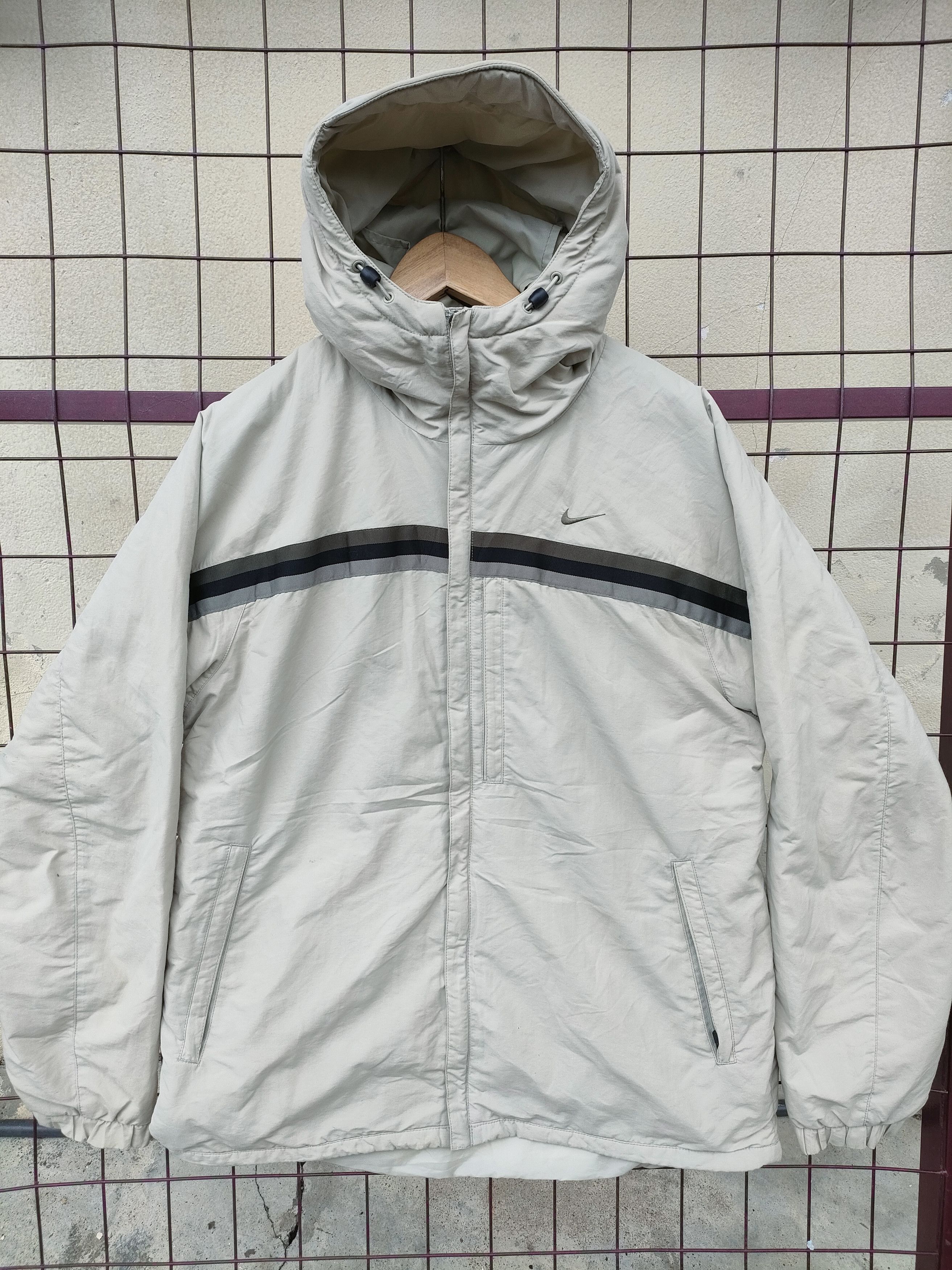 Nike Vintage Nike Puffer Jacket Size US L / EU 52-54 / 3 - 1 Thumbnail