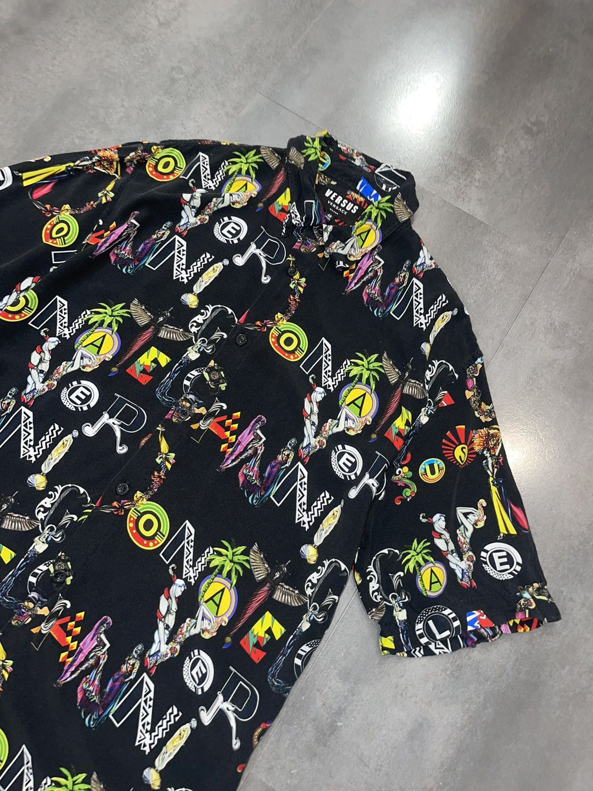 Versace Versace Abstract Logo All Over Printed Shortsleeve Shirt Size US M / EU 48-50 / 2 - 1 Thumbnail