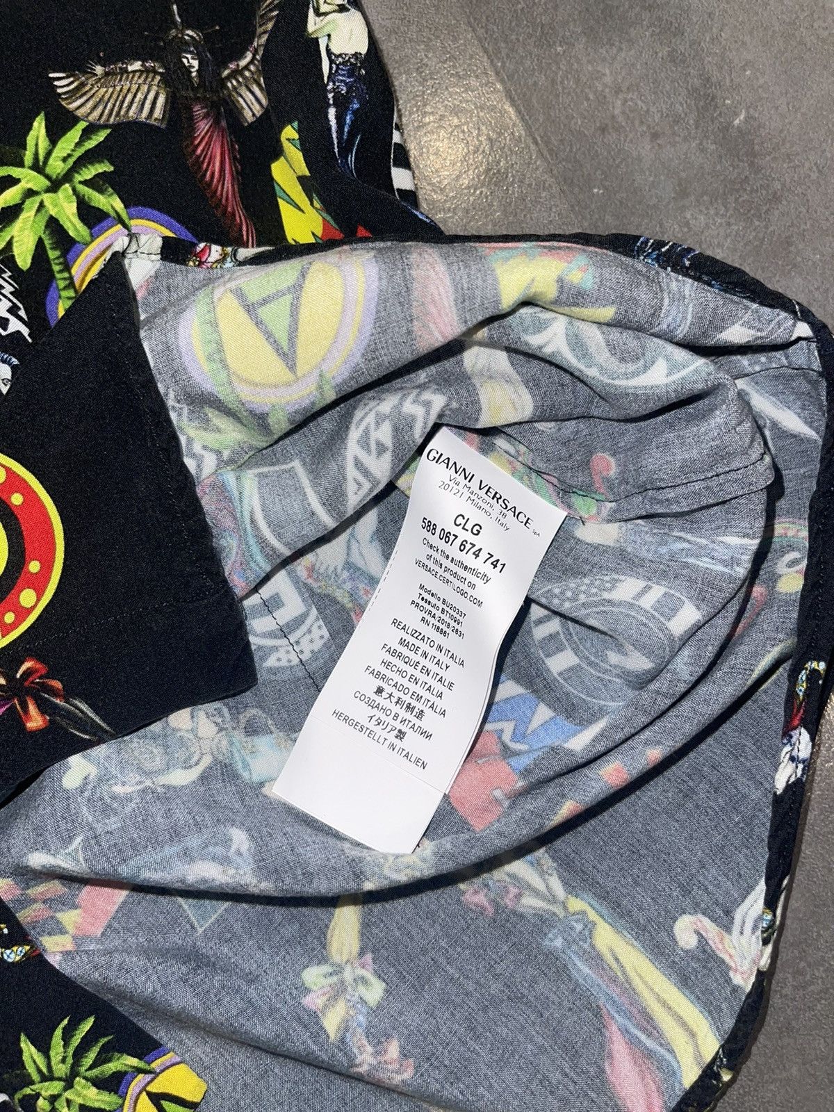 Versace Versace Abstract Logo All Over Printed Shortsleeve Shirt Size US M / EU 48-50 / 2 - 16 Thumbnail