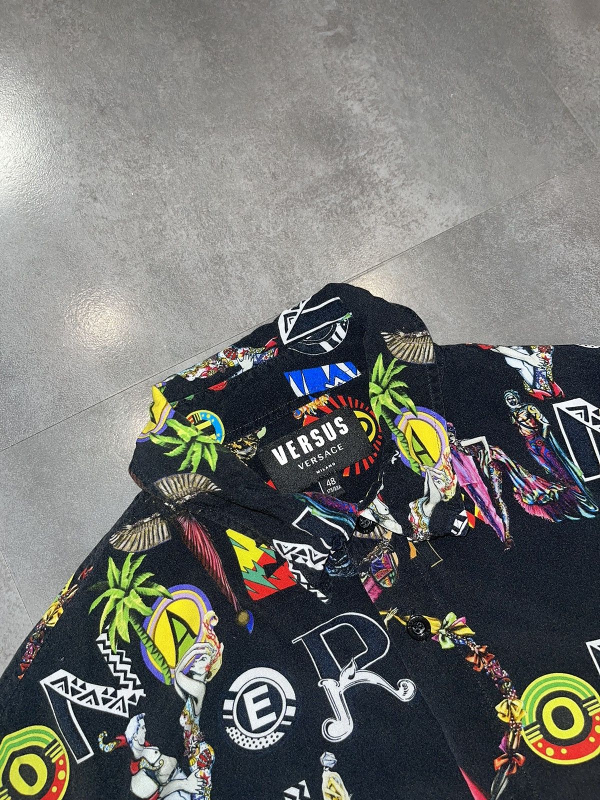 Versace Versace Abstract Logo All Over Printed Shortsleeve Shirt Size US M / EU 48-50 / 2 - 15 Thumbnail