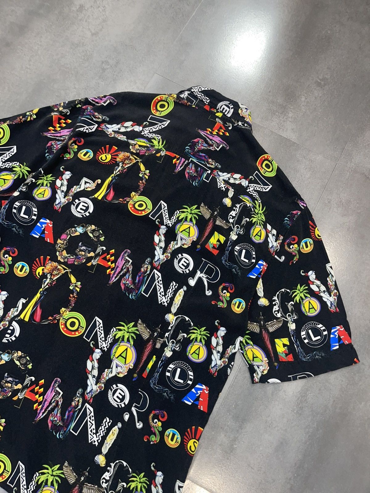 Versace Versace Abstract Logo All Over Printed Shortsleeve Shirt Size US M / EU 48-50 / 2 - 13 Thumbnail