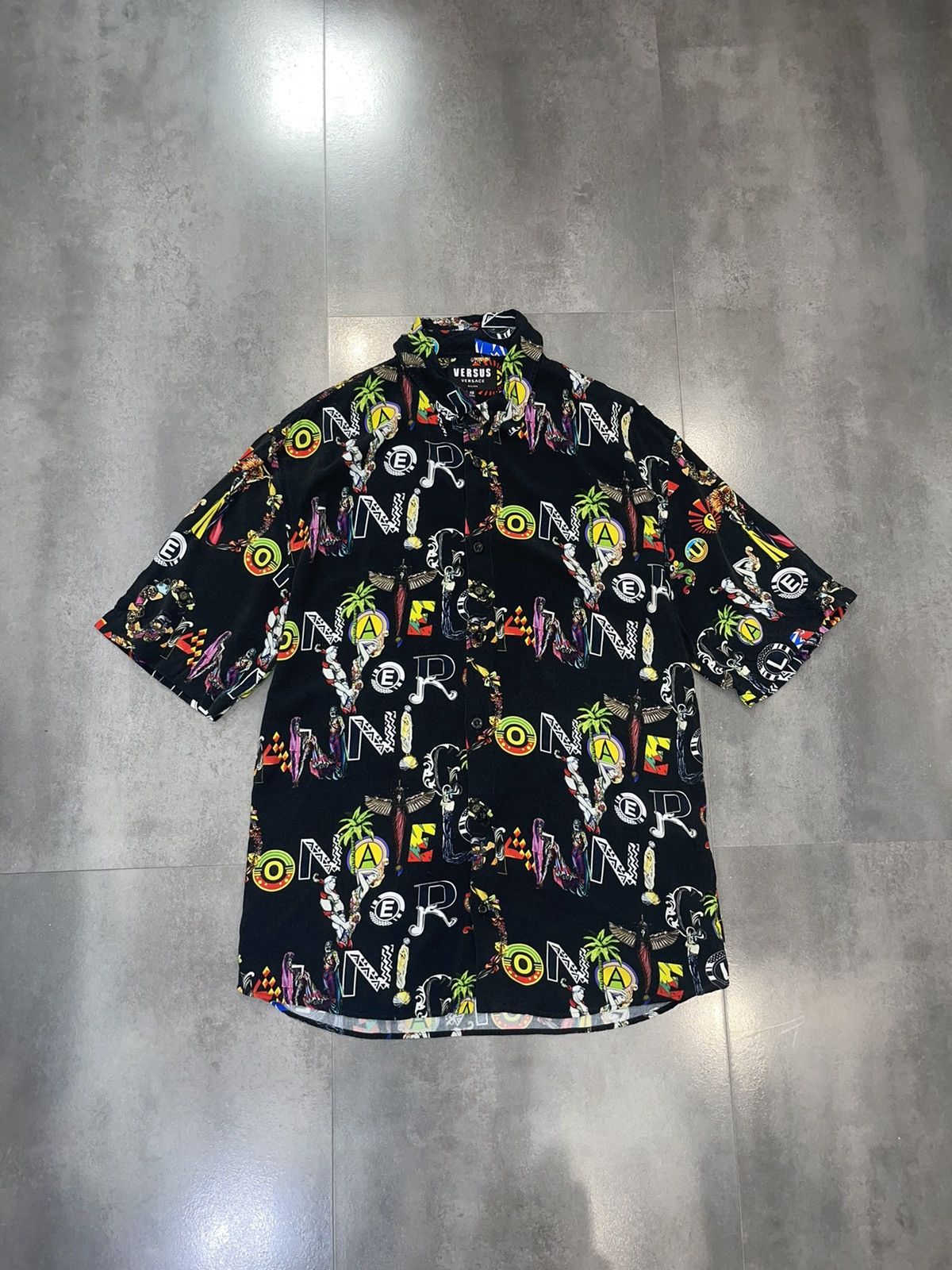 Versace Versace Abstract Logo All Over Printed Shortsleeve Shirt Size US M / EU 48-50 / 2 - 6 Thumbnail