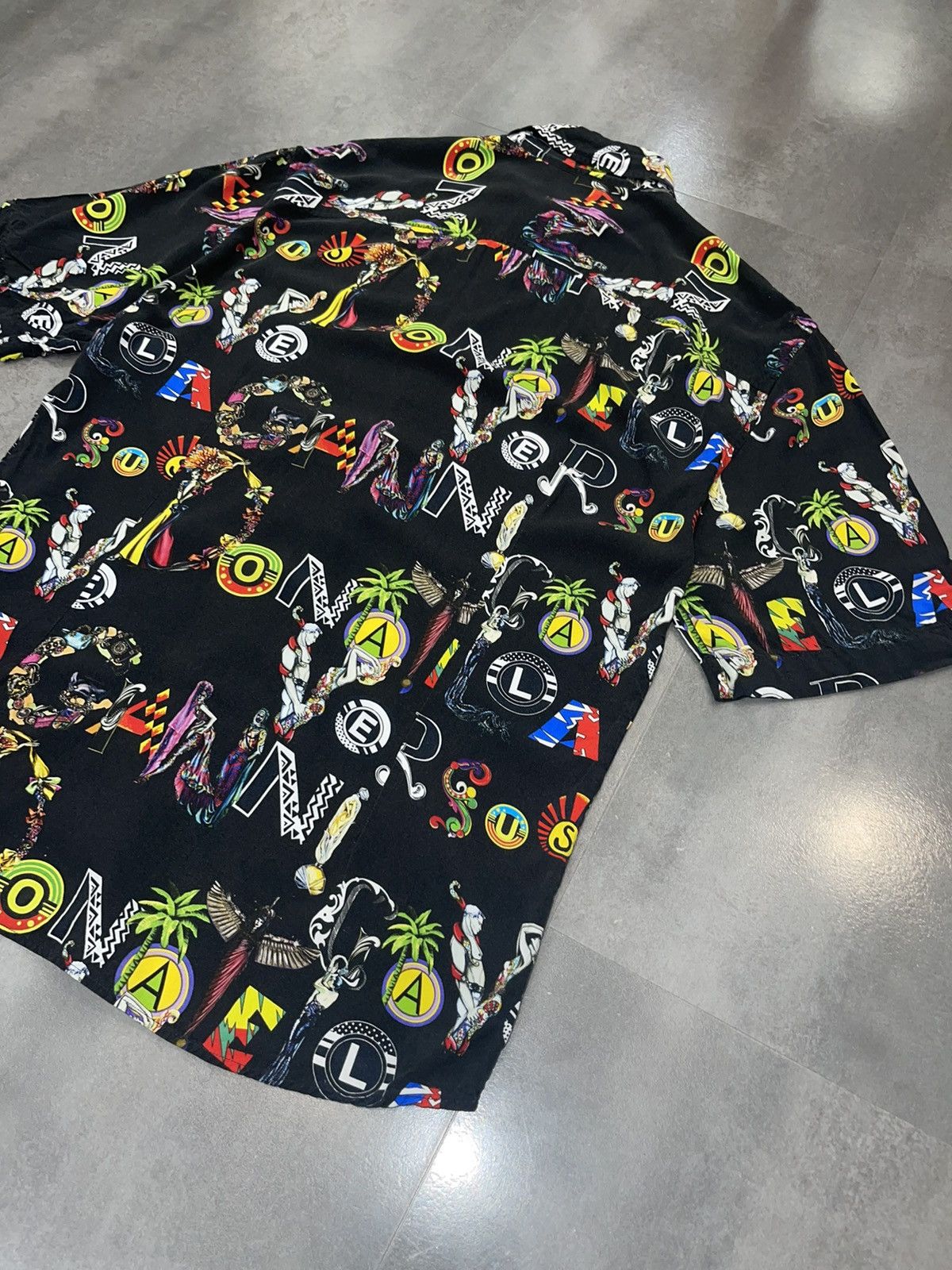 Versace Versace Abstract Logo All Over Printed Shortsleeve Shirt Size US M / EU 48-50 / 2 - 11 Thumbnail