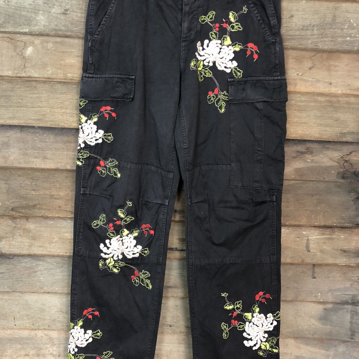 Japanese Brand DLL Da-Nang embroidered flower Black Cargo Pants #c1206DL Size US 32 / EU 48 - 4 Thumbnail