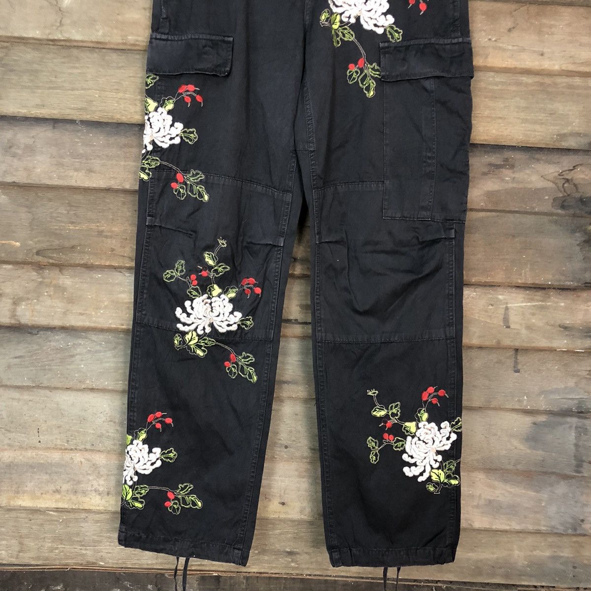 Japanese Brand DLL Da-Nang embroidered flower Black Cargo Pants #c1206DL Size US 32 / EU 48 - 3 Thumbnail