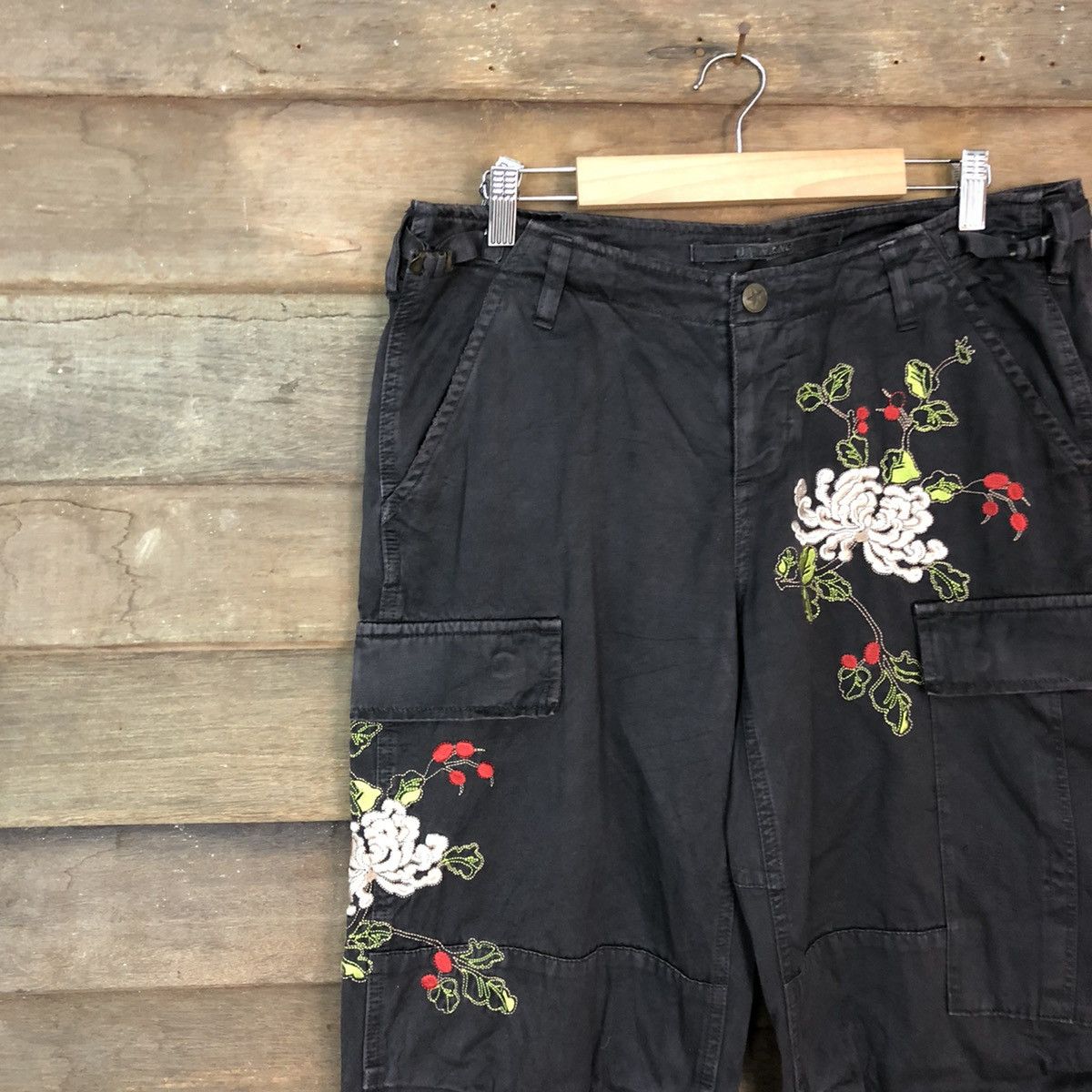 Japanese Brand DLL Da-Nang embroidered flower Black Cargo Pants #c1206DL Size US 32 / EU 48 - 6 Thumbnail