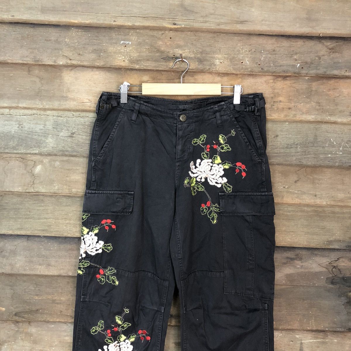 Japanese Brand DLL Da-Nang embroidered flower Black Cargo Pants #c1206DL Size US 32 / EU 48 - 2 Thumbnail