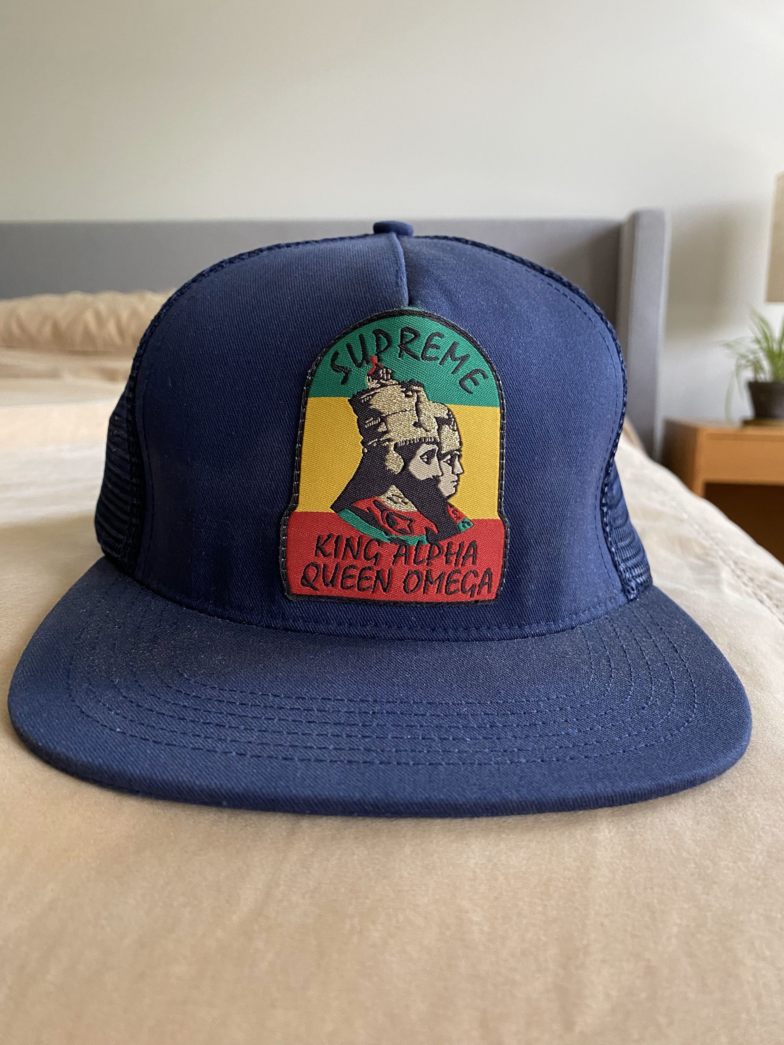 Supreme KING ALPHA QUEEN OMEGA キャップ ベージュ Supreme KING ALPHA QUEEN OMEGA キャップ ベージュ Supreme