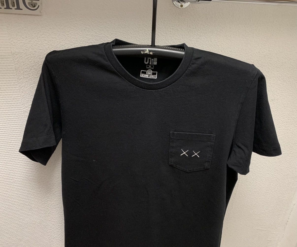 Kaws Uniqlo kaws sesame street big logo black t-shirt M Size US M / EU 48-50 / 2 - 4 Thumbnail