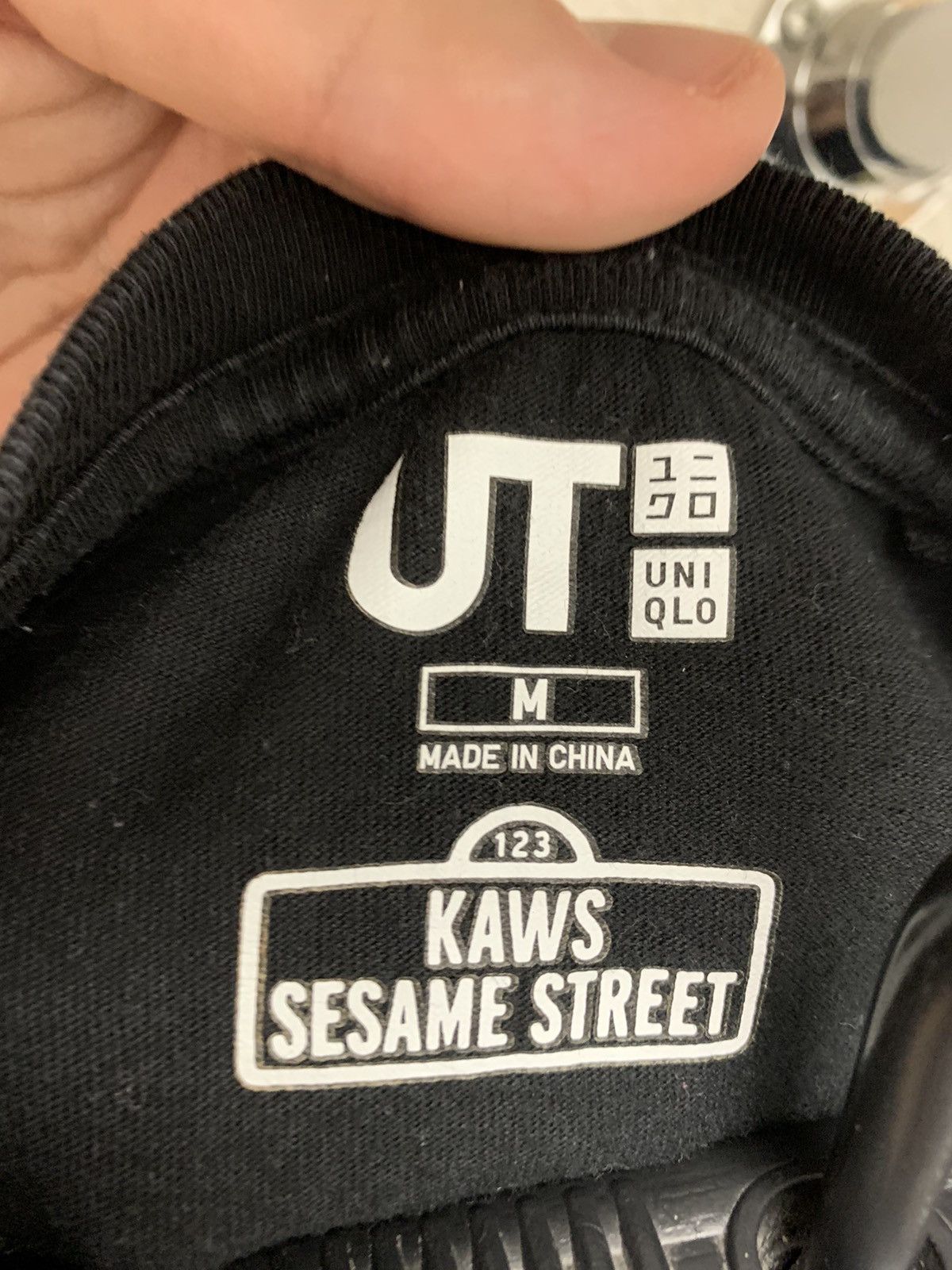 Kaws Uniqlo kaws sesame street big logo black t-shirt M Size US M / EU 48-50 / 2 - 5 Thumbnail