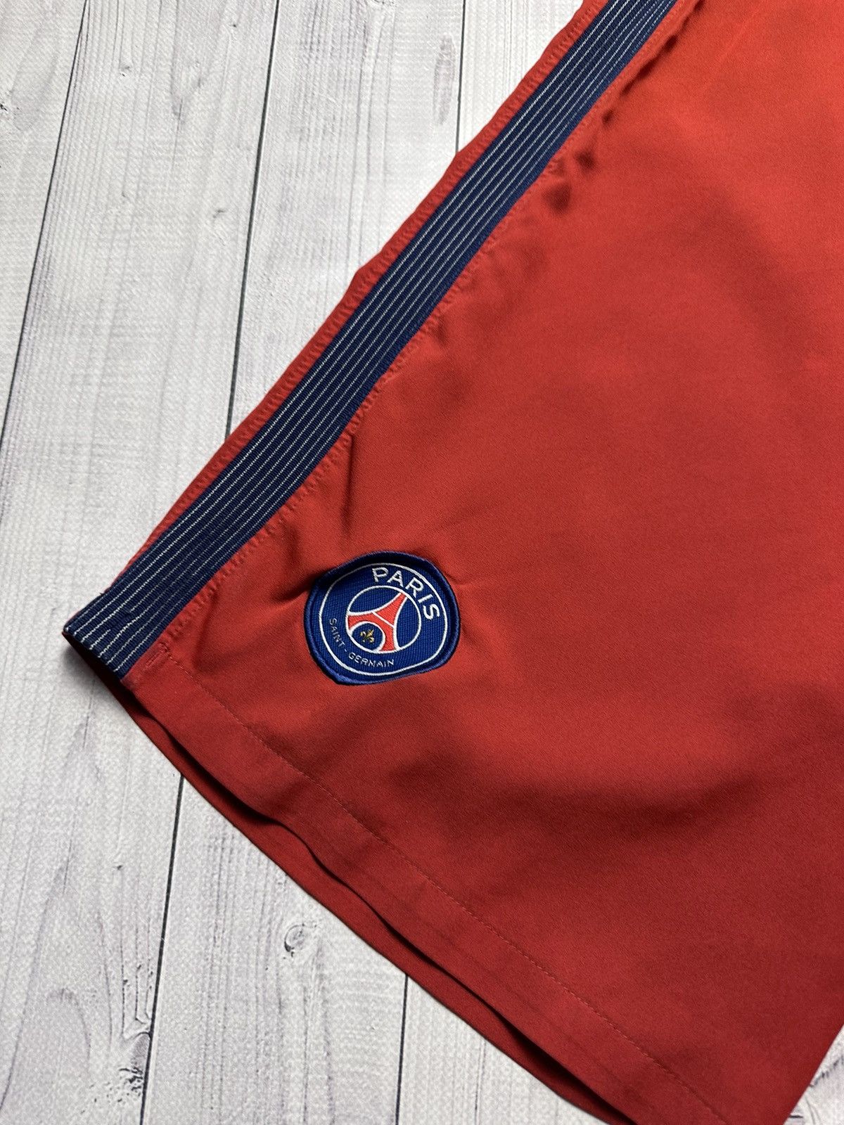 Nike × Vintage Vintage Nike PSG soccer shorts size M Size US 32 / EU 48 - 3 Thumbnail