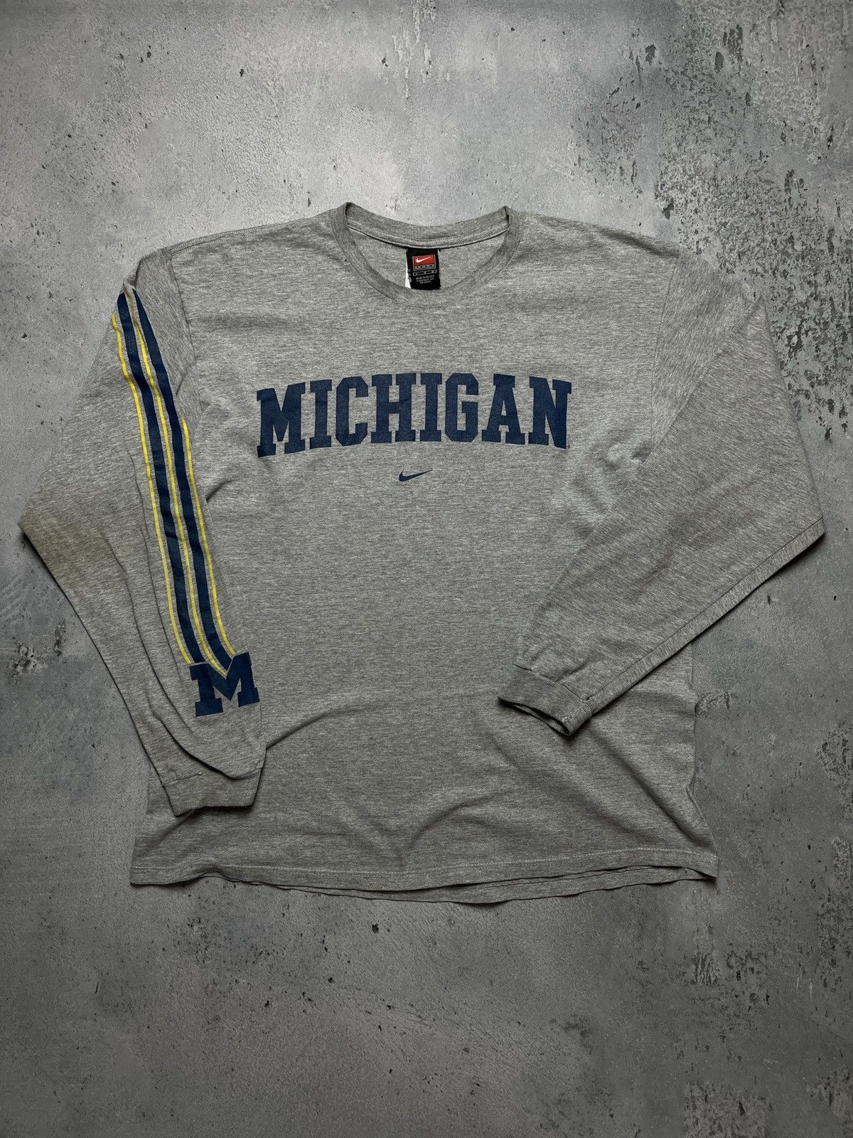 Nike 🔥 Nike boxy fit vintage crewneck center swoosh spellout y2k Size US L / EU 52-54 / 3 - 1 Thumbnail