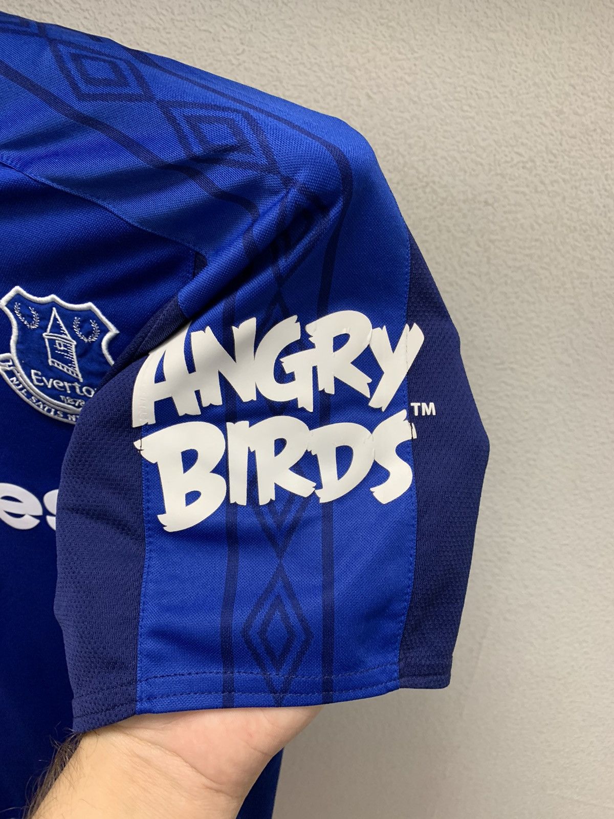 Umbro Everton Umbro soccer jersey patch apl M angry birds Size US M / EU 48-50 / 2 - 2 Thumbnail