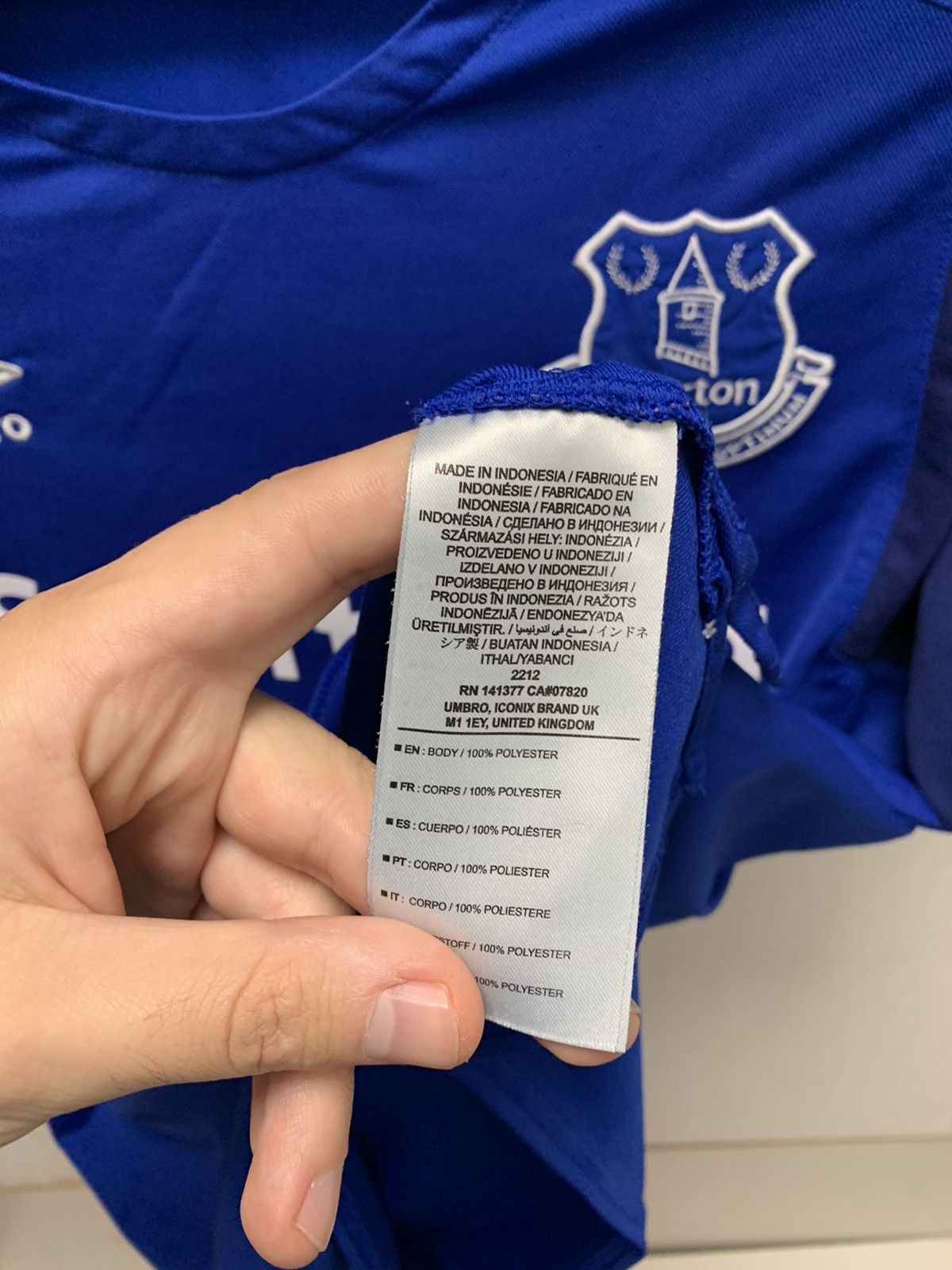 Umbro Everton Umbro soccer jersey patch apl M angry birds Size US M / EU 48-50 / 2 - 6 Thumbnail