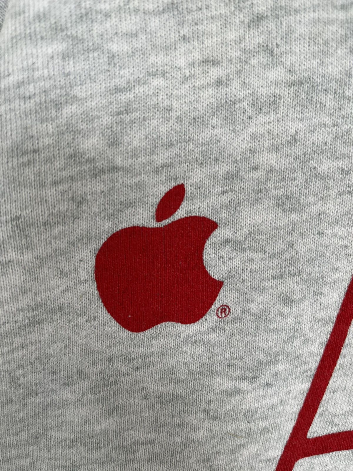 Apple × Fruit Of The Loom Vintage 90s Apple Computer Logo Sweatshirt Size US L / EU 52-54 / 3 - 4 Thumbnail