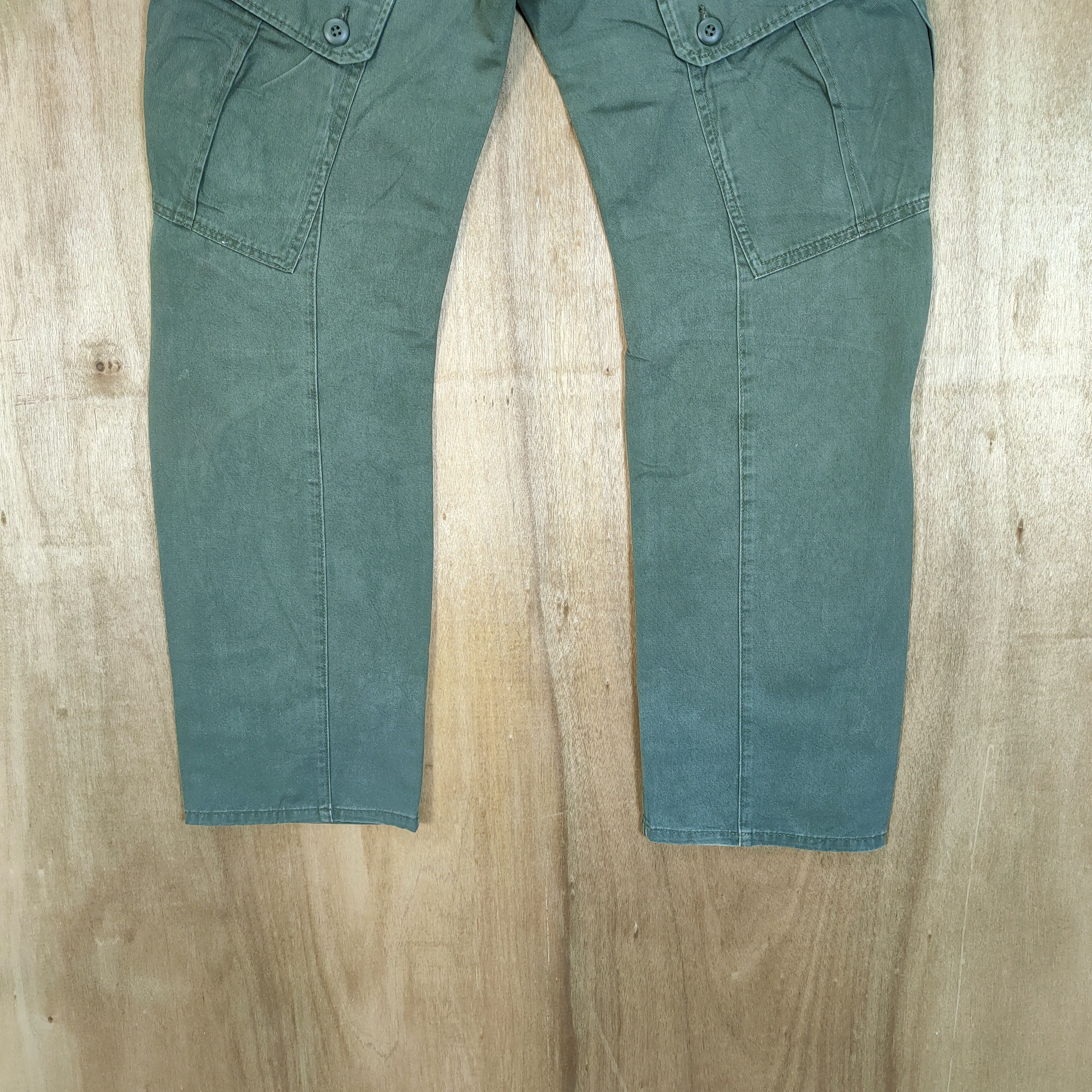 Japanese Brand AVAIL VINTAGE FADED GREEN CURVE LEG CARGO PANTS Size US 34 / EU 50 - 6 Thumbnail