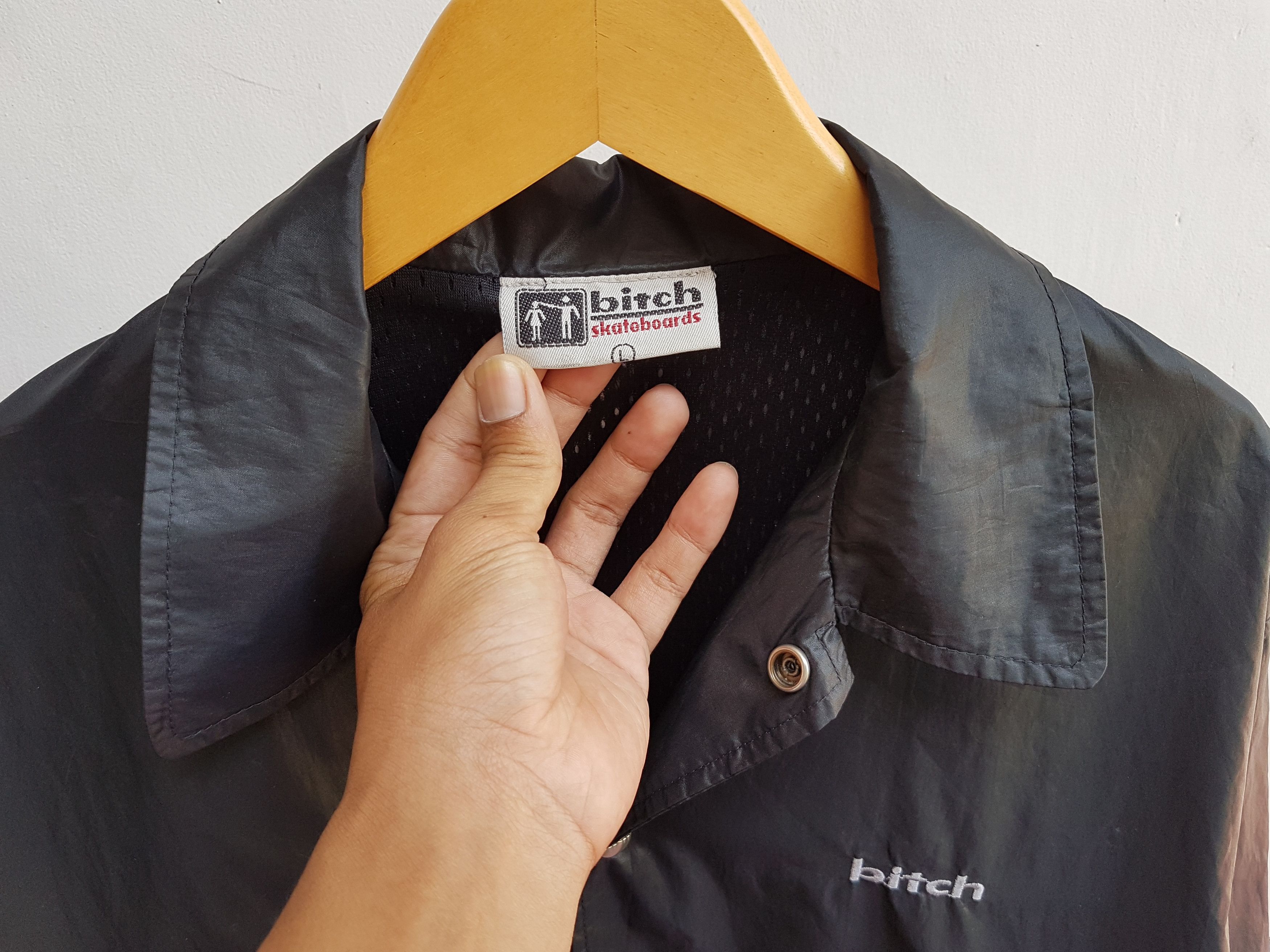 Vintage Vintage Bitch Skateboarding Coach Jacket Size US L / EU 52-54 / 3 - 5 Thumbnail