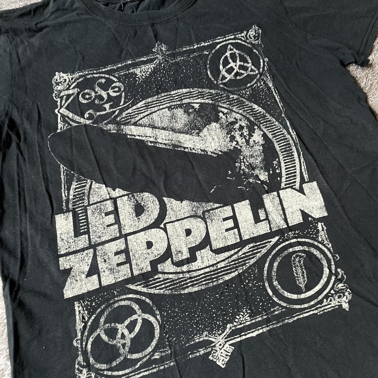 Band Tees Vintage Y2K Led Zeppelin Logo Blood DEAD Skulls Horror Tee Size US M / EU 48-50 / 2 - 6 Thumbnail