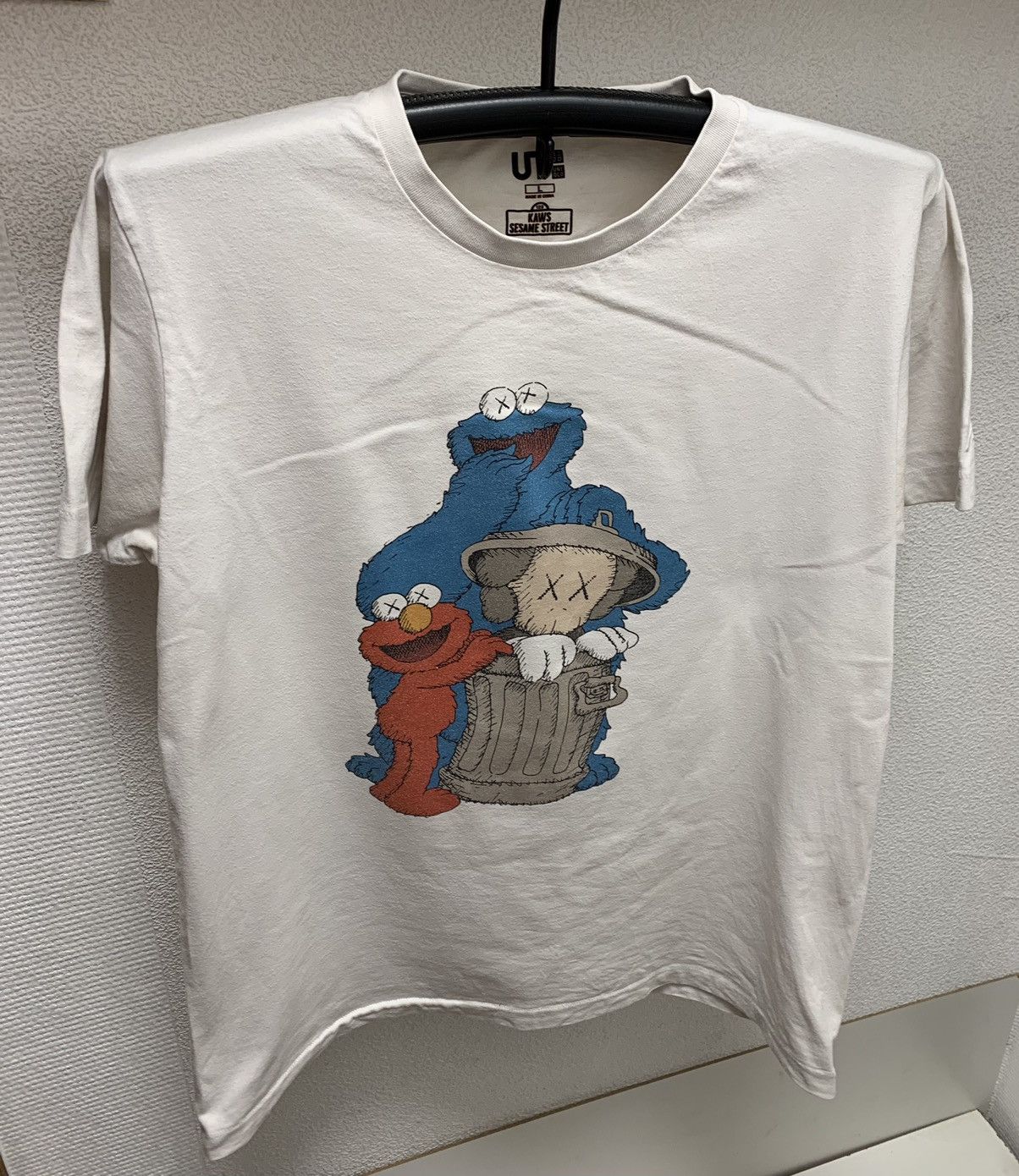 Kaws × Uniqlo Kaws x Uniqlo vintage rare t-shirt Sesame Street L sz hype Size US L / EU 52-54 / 3 - 1 Thumbnail