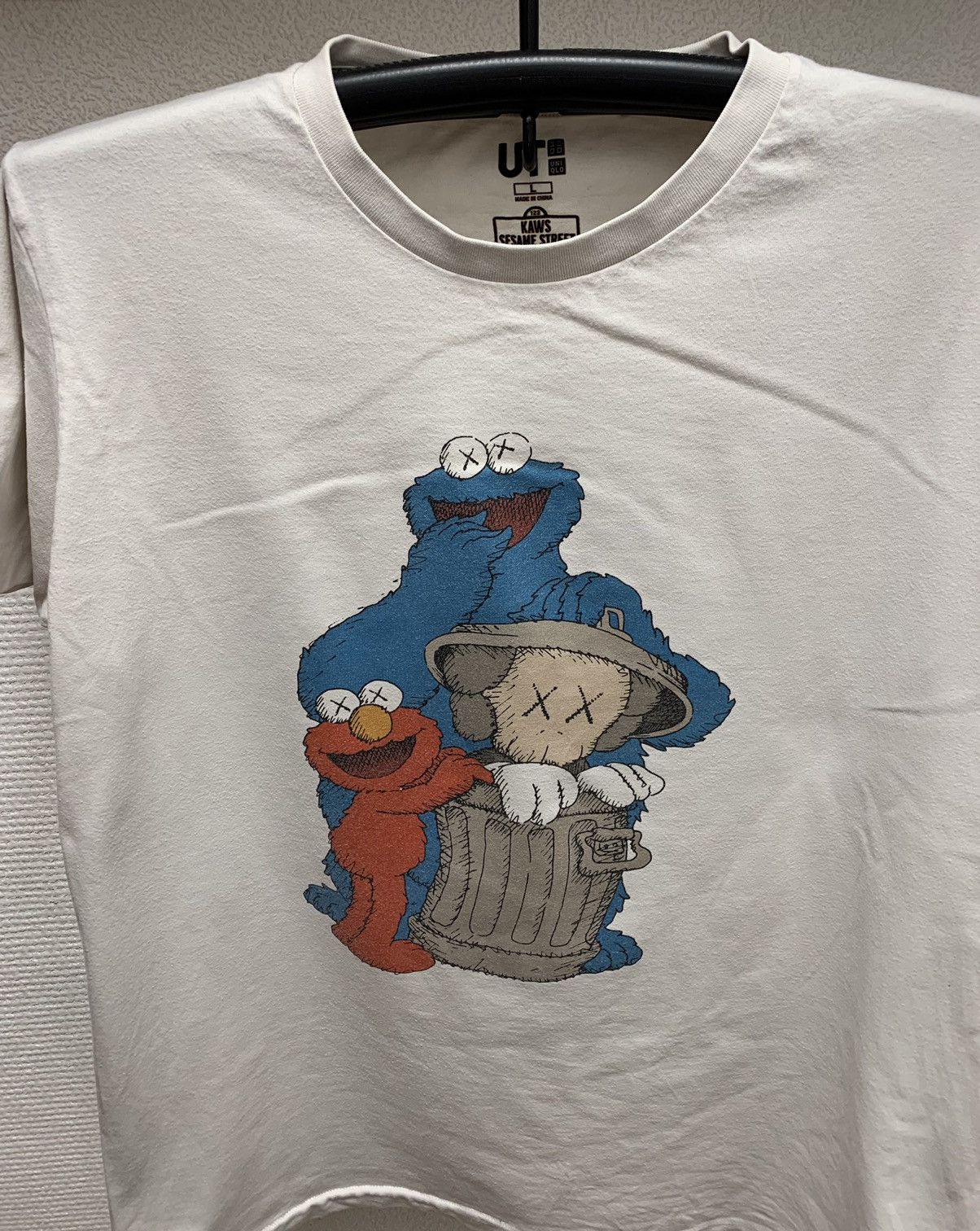 Kaws × Uniqlo Kaws x Uniqlo vintage rare t-shirt Sesame Street L sz hype Size US L / EU 52-54 / 3 - 2 Thumbnail